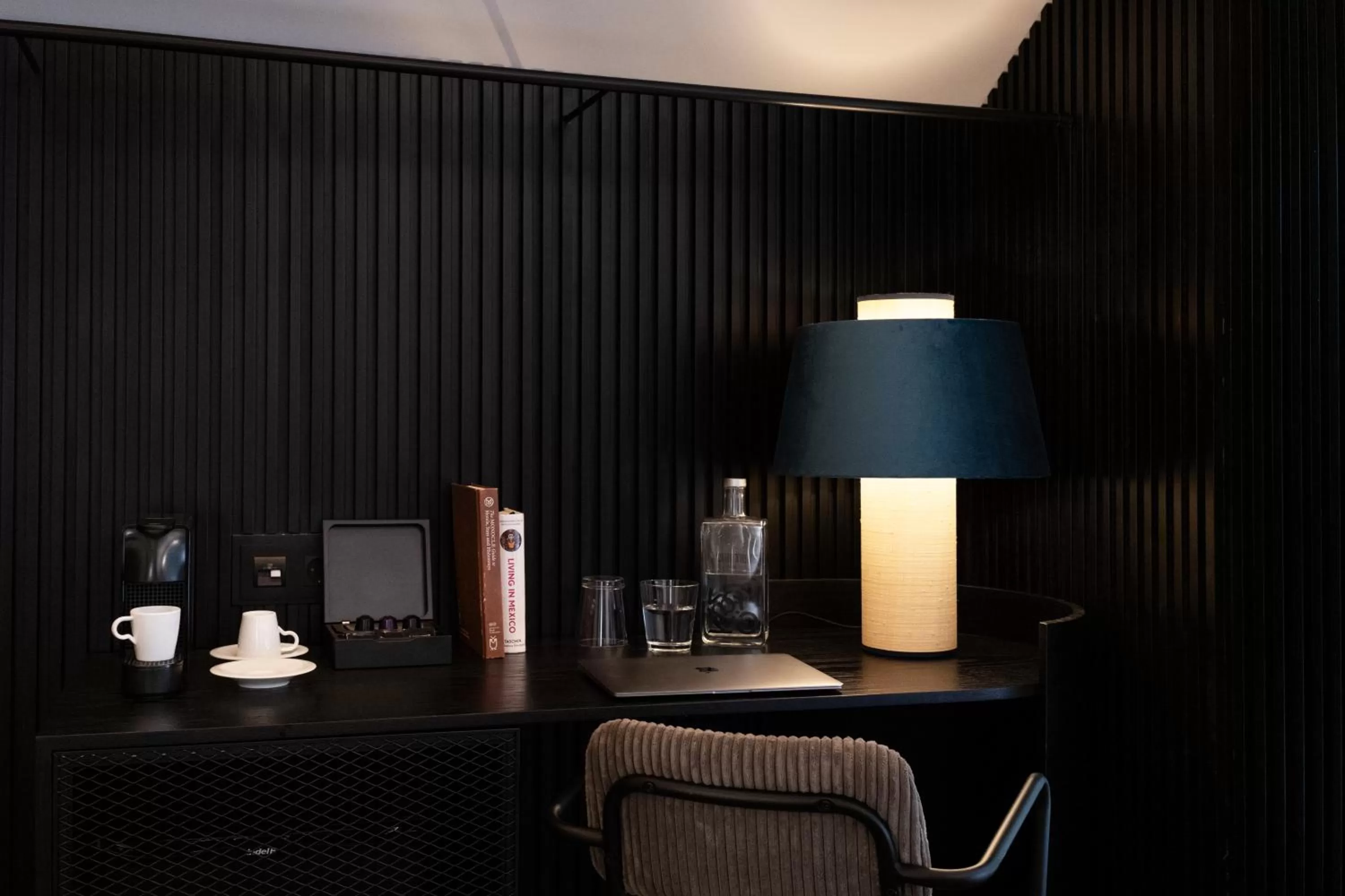 Decorative detail in chic&basic Gravity