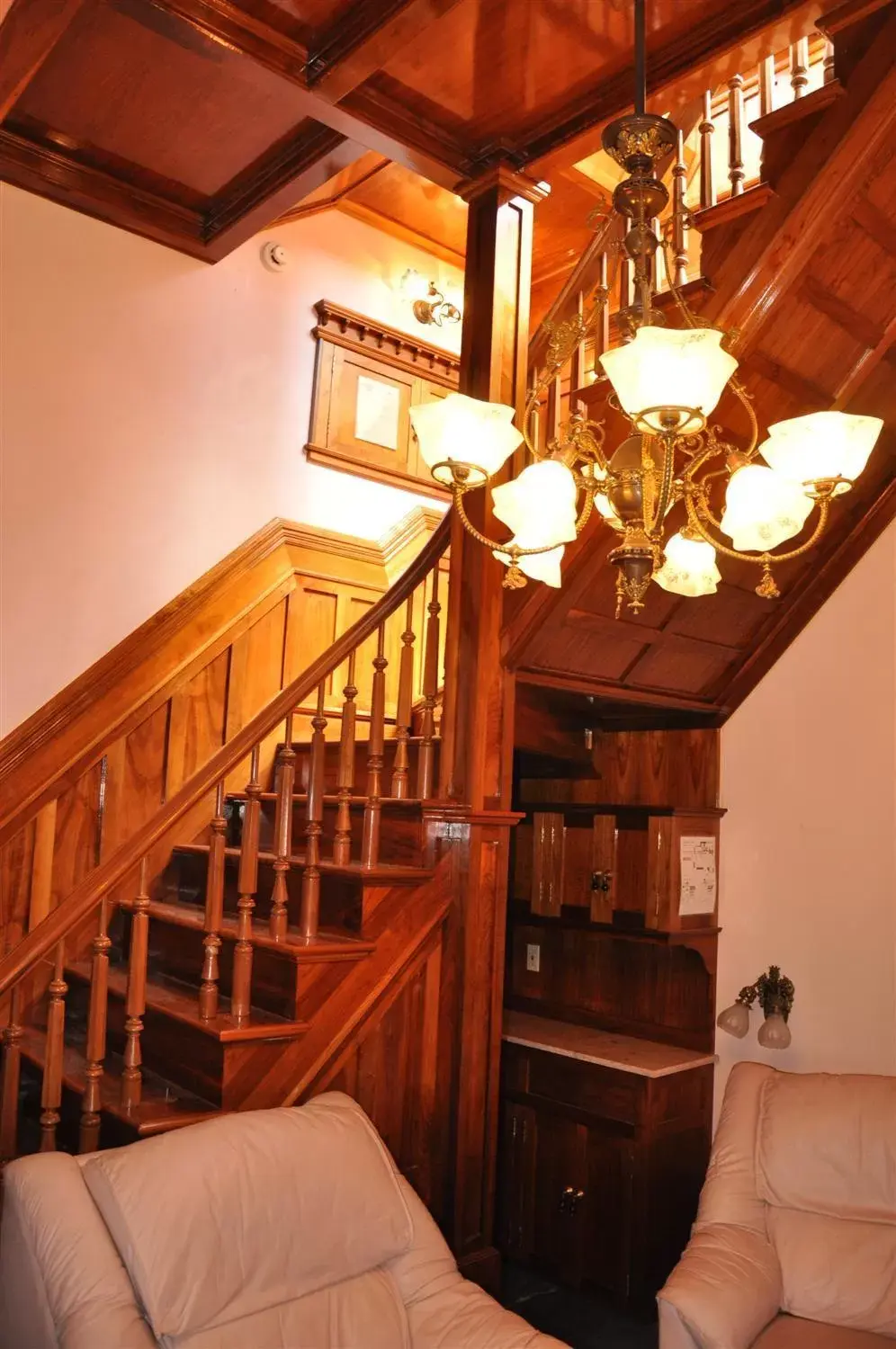 Living room in Henderson Castle Inn