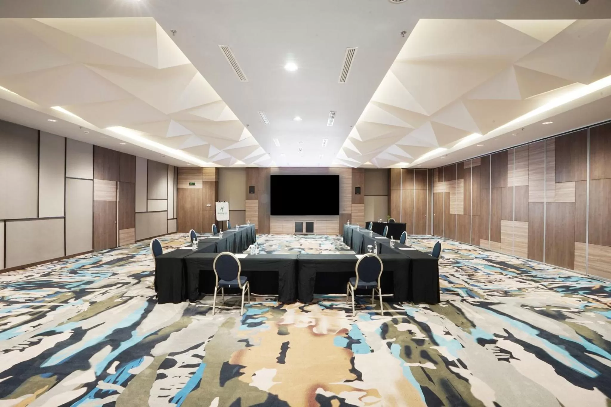Meeting/conference room in Holiday Inn Bandung Pasteur by IHG