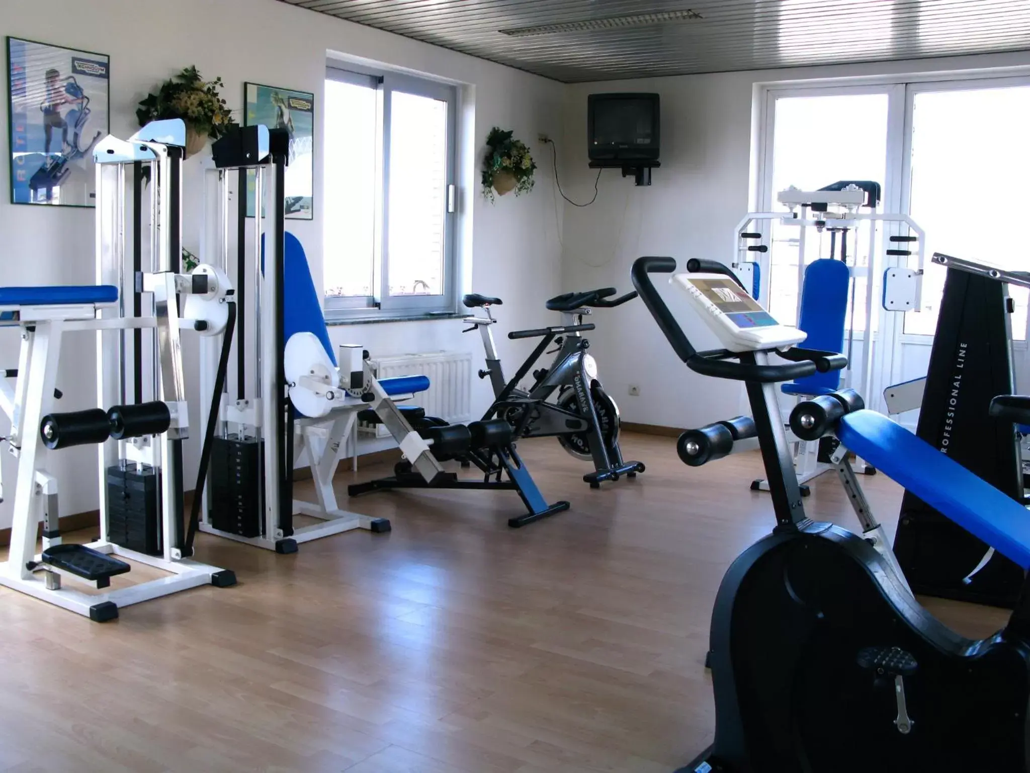 Fitness centre/facilities, Fitness Center/Facilities in Bedford Hotel & Congress Centre