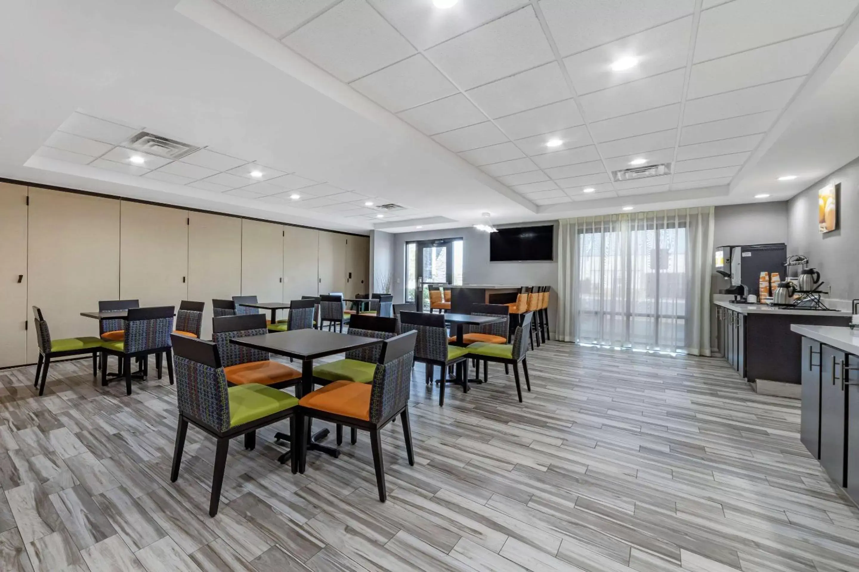 Restaurant/Places to Eat in Comfort Inn and Suites Quail Springs Restaurant/Places to Eat in Comfort Inn and Suites Quail Springs