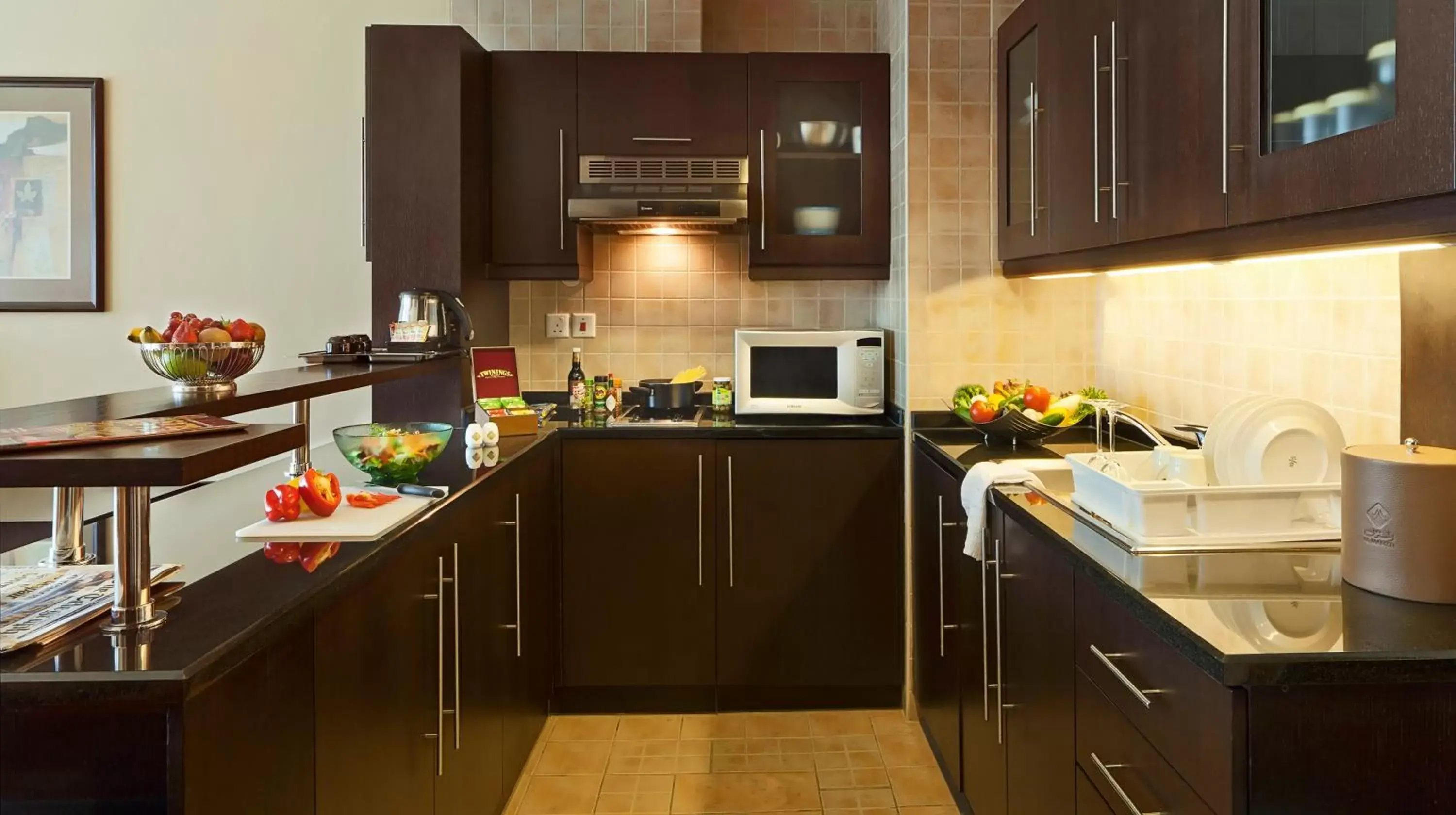 Coffee/tea facilities, Kitchen/Kitchenette in Al Manzel Hotel Apartments