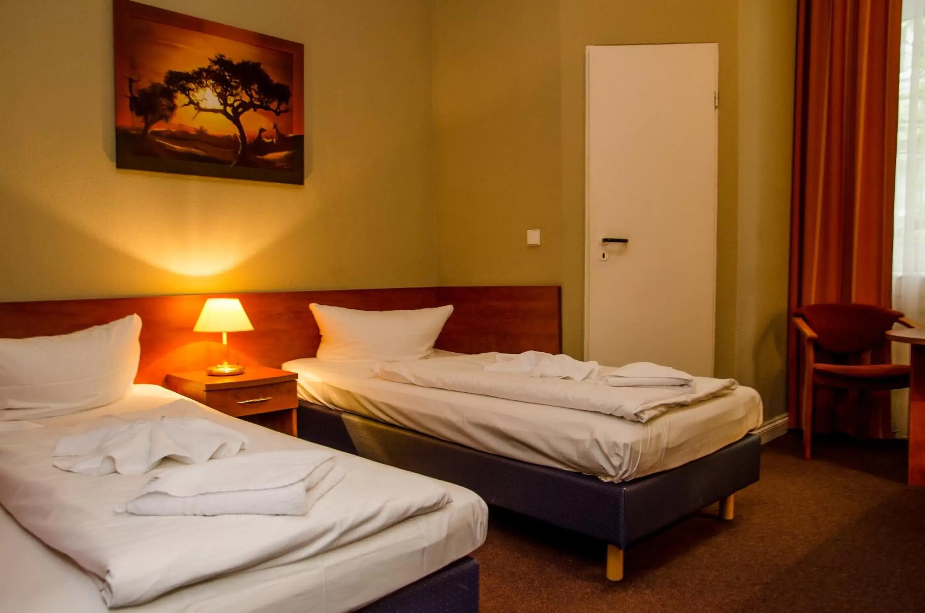 Photo of the whole room, Bed in Hotel Astrid am Kurfürstendamm