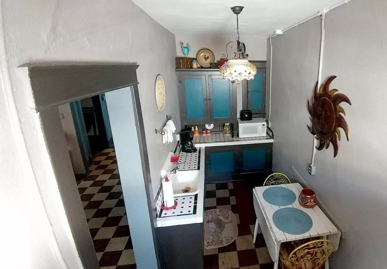 Kitchen or kitchenette in Hotel Whiting