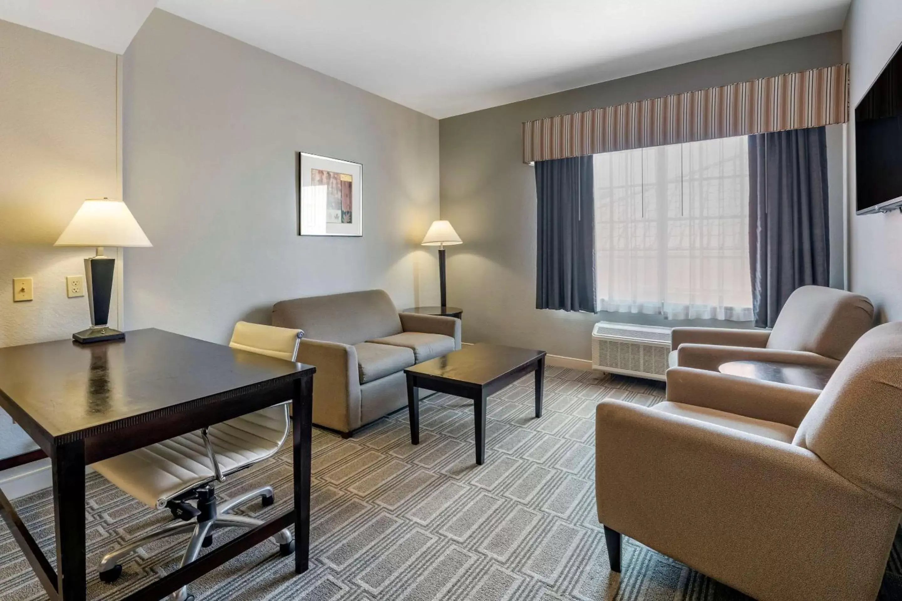 Bedroom, Seating Area in Comfort Inn & Suites