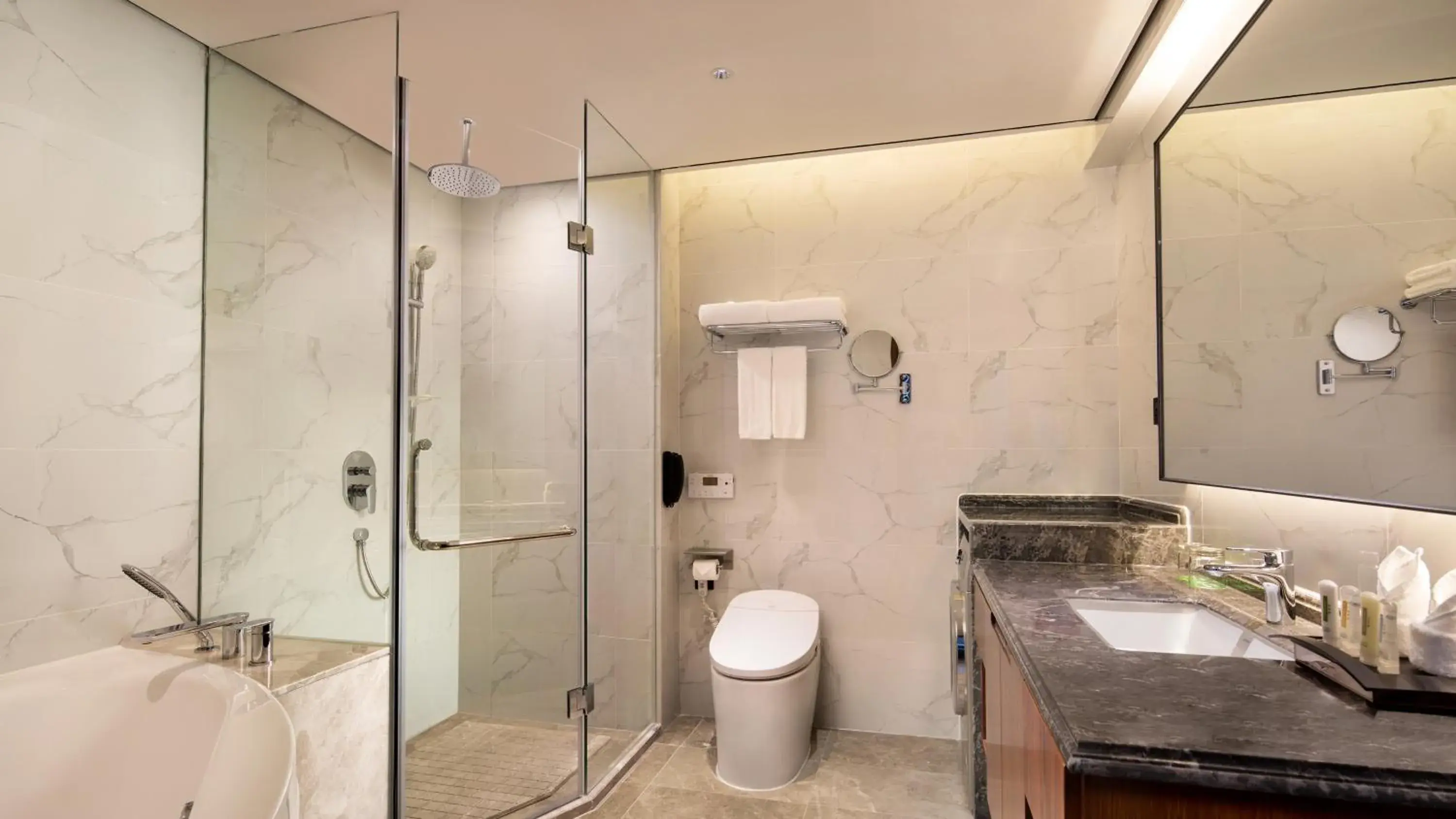 Bathroom in Holiday Inn Suites Xi'an High-Tech Zone, an IHG Hotel