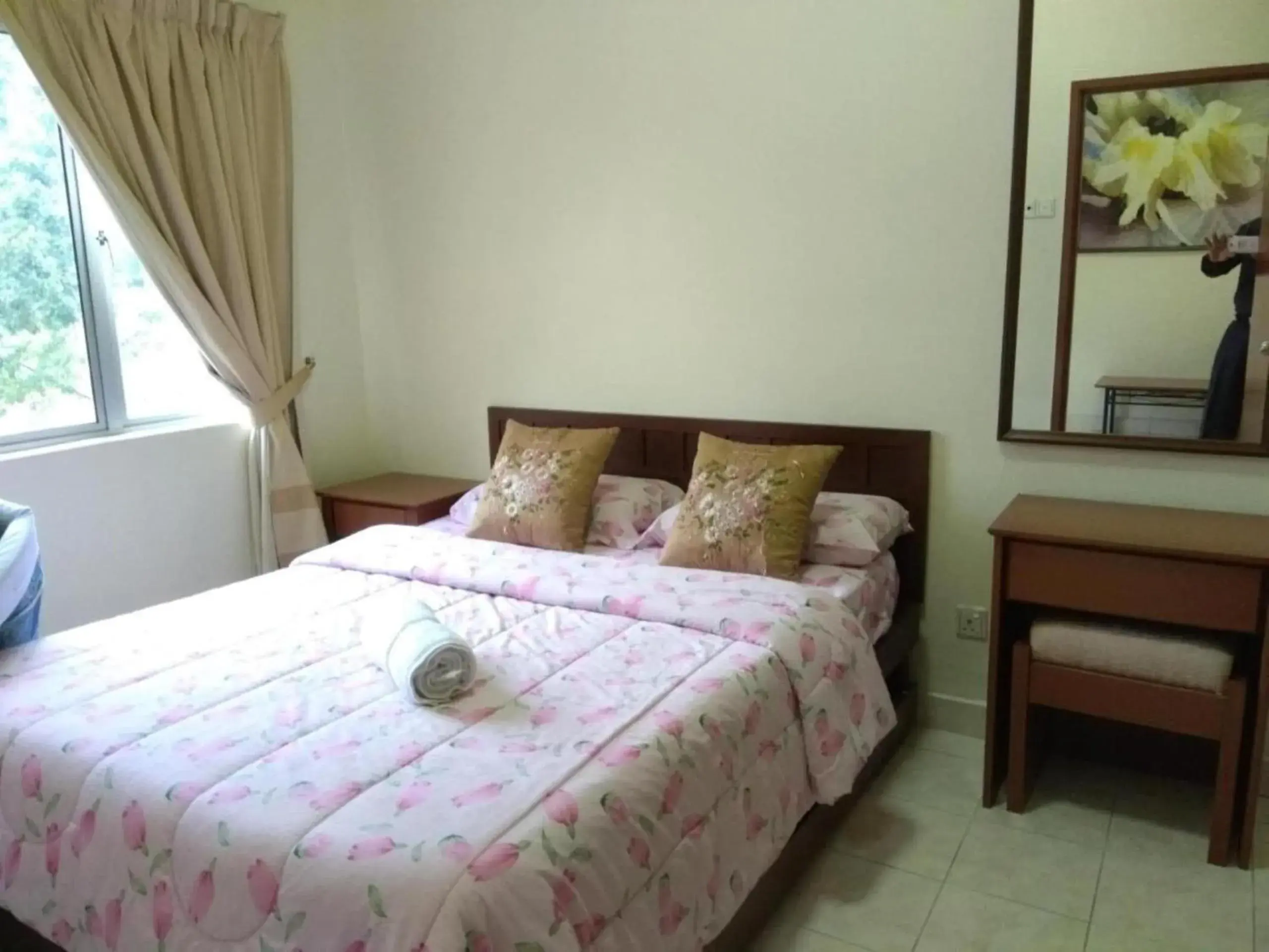 Bedroom, Bed in OYO HOME 90301 Suria Service Apartments @ Bukit Merak Laketown Resort