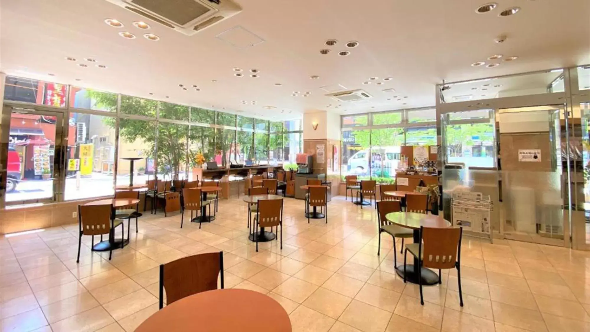 Lobby or reception, Restaurant/Places to Eat in Toyoko Inn Kumamoto Shin-shigai