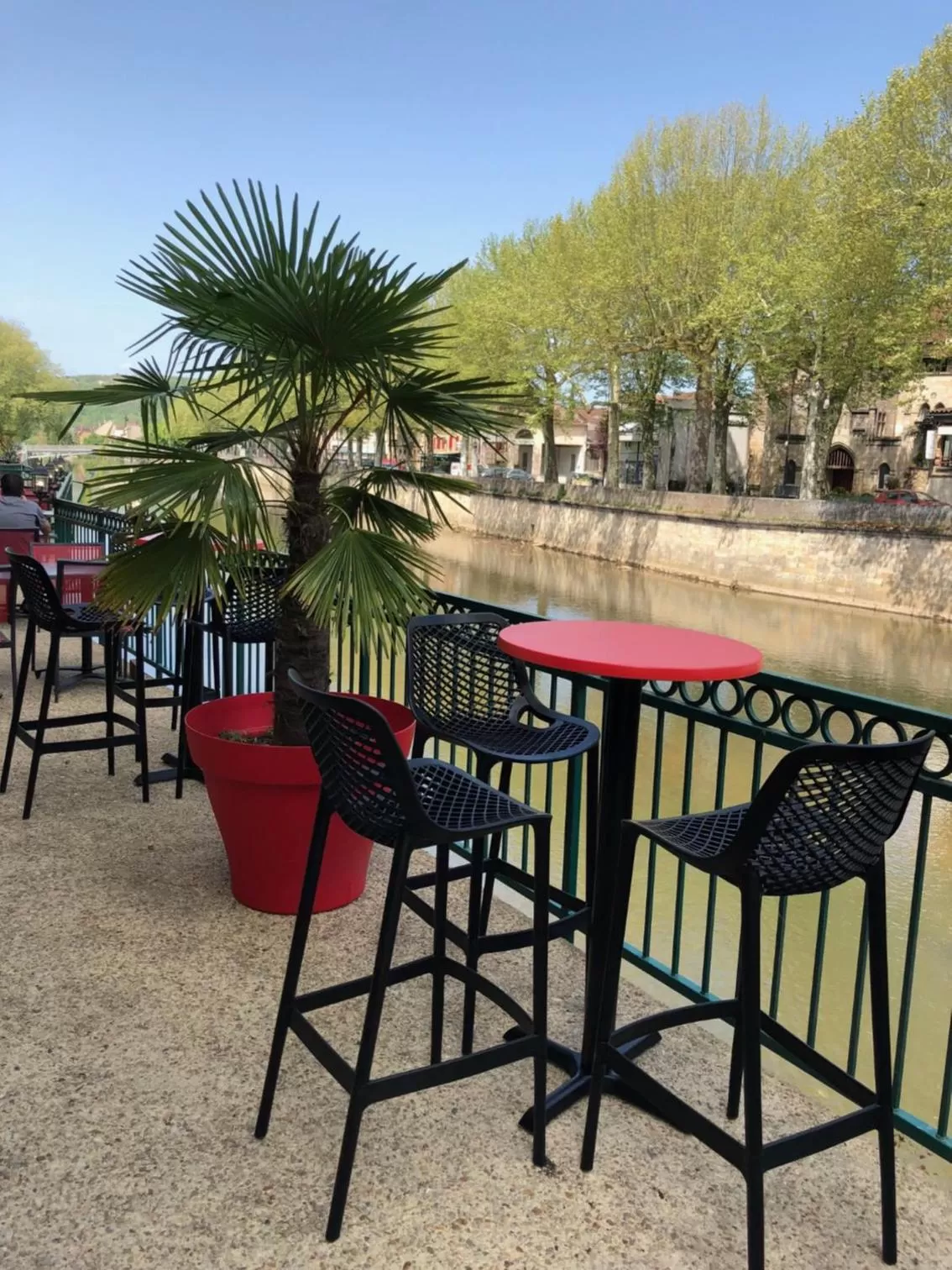 Patio in Best Western Le Pont d'Or
