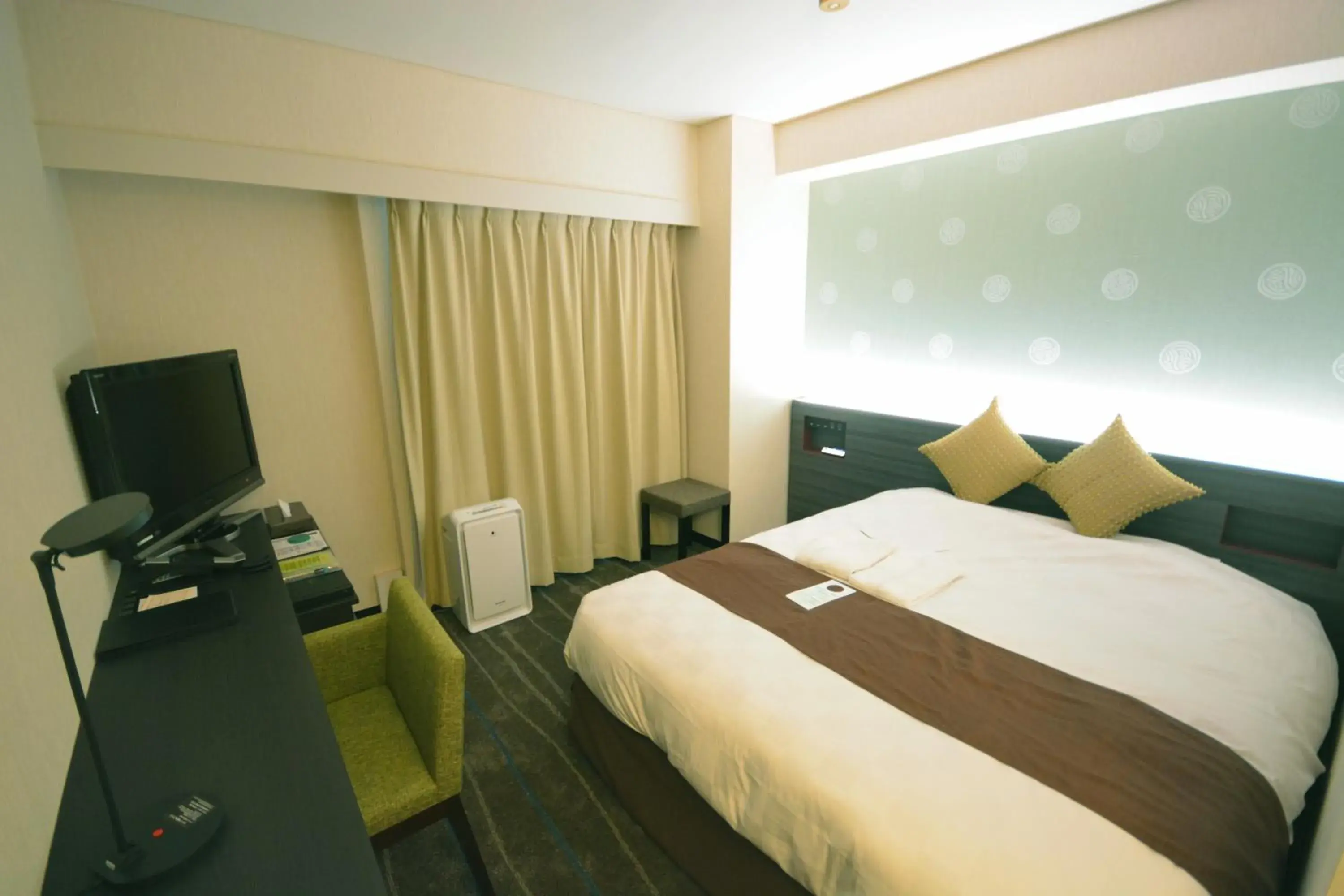 Photo of the whole room, Bed in Takamatsu Tokyu Rei Hotel