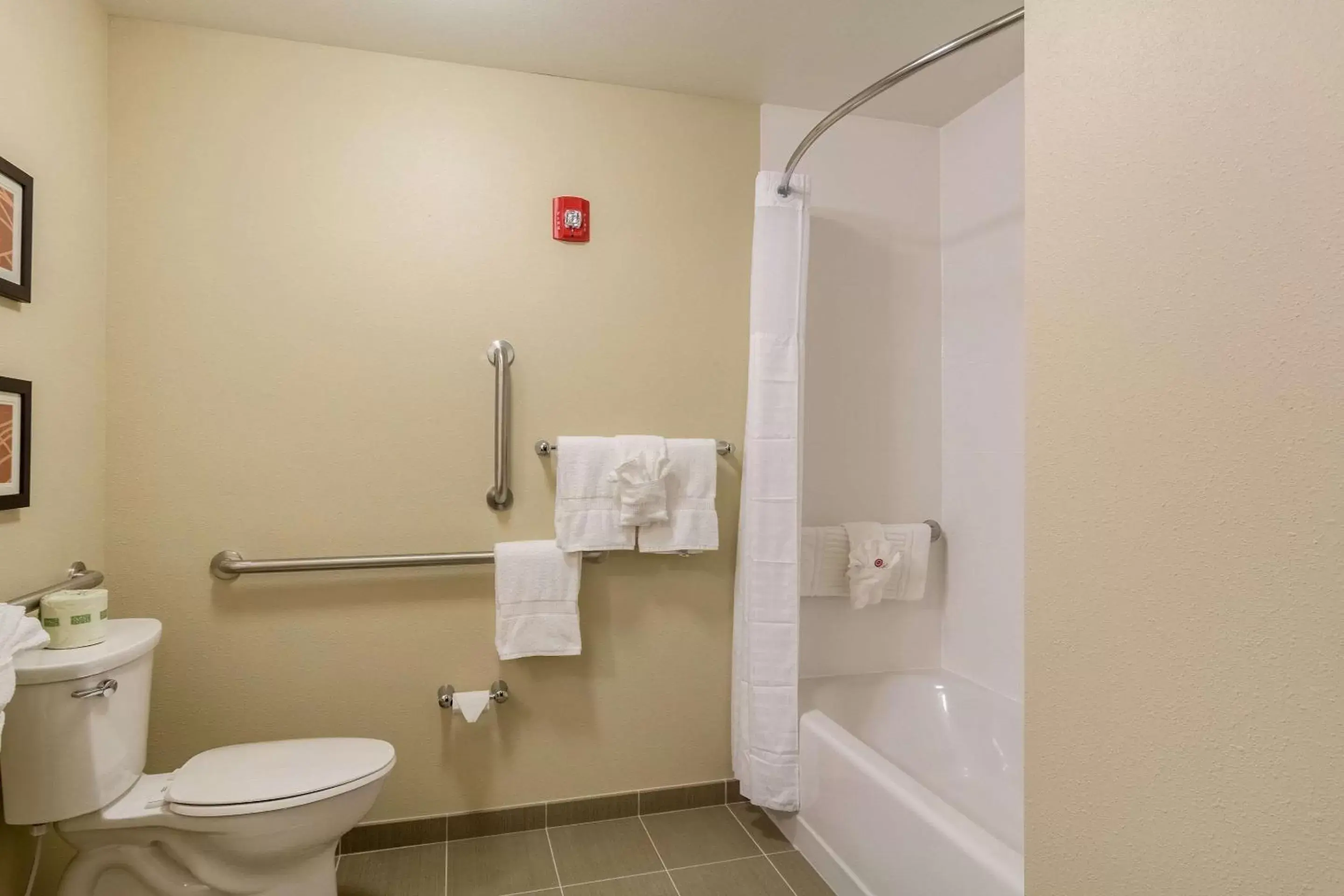 Bathroom in Comfort Inn Edwardsville - St. Louis