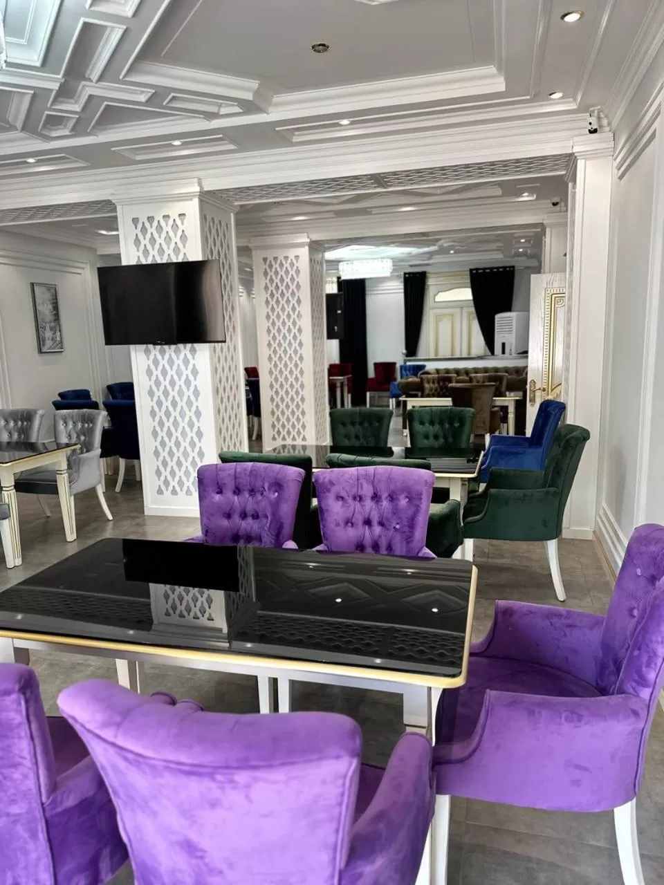 Restaurant/places to eat in Suleyman hotel