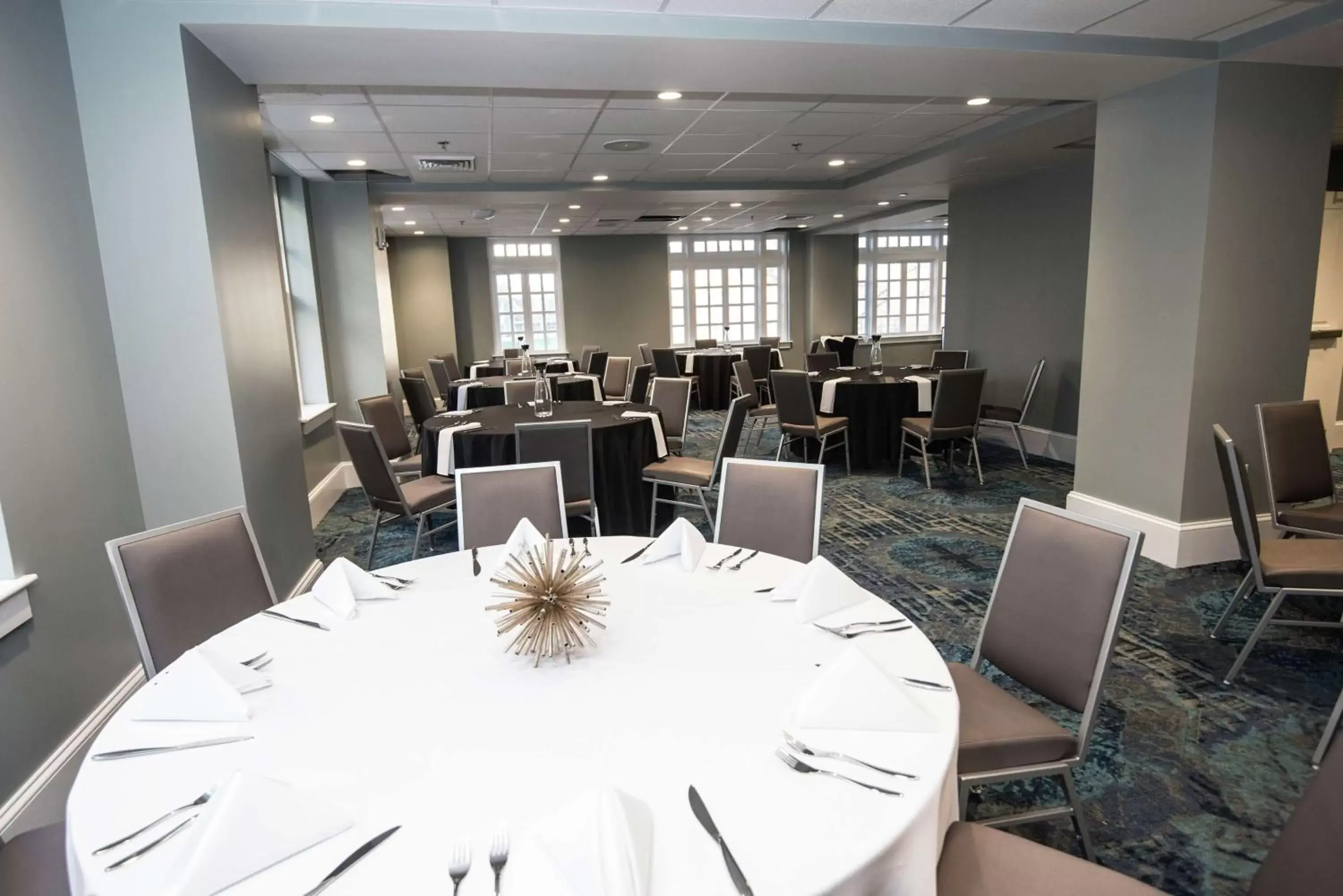 Meeting/conference room, Restaurant/Places to Eat in Redmont Hotel Birmingham - Curio Collection by Hilton