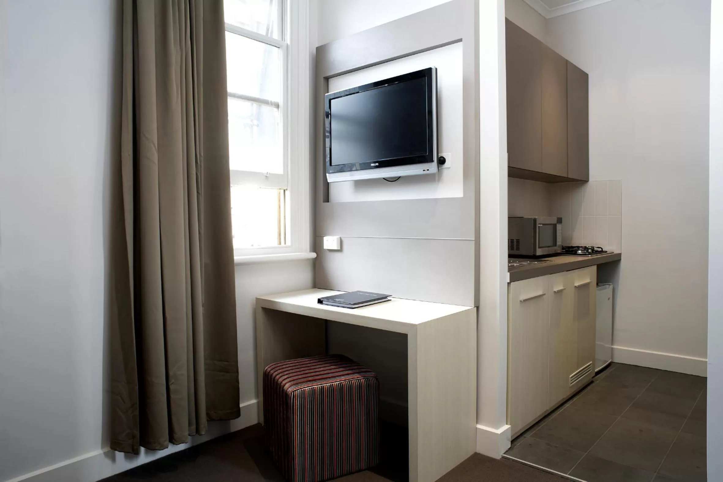 TV and multimedia in Best Western Melbourne City