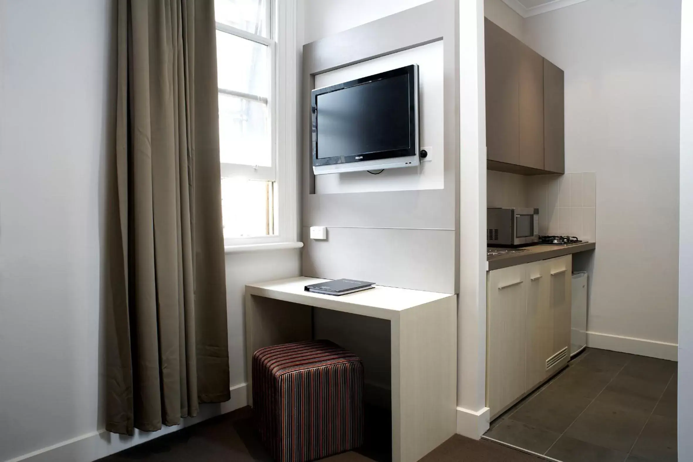 TV and multimedia, TV/Entertainment Center in Best Western Melbourne City