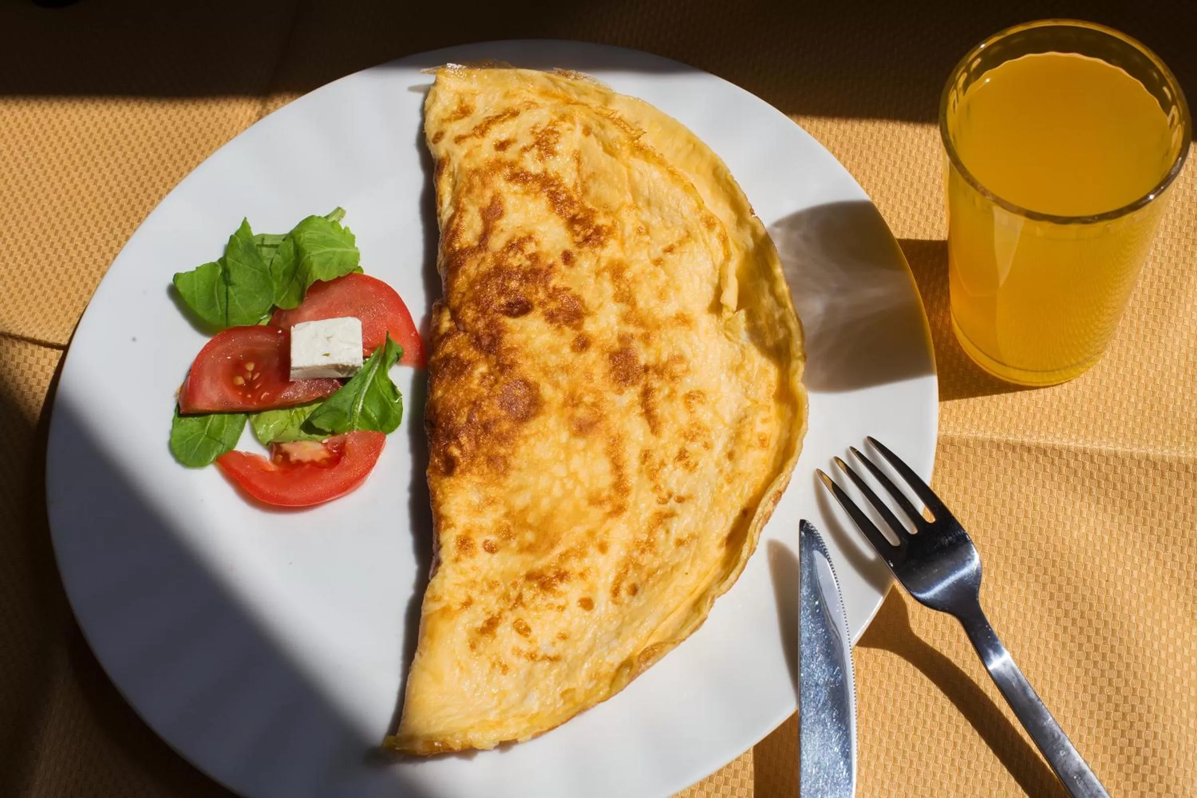 Food and drinks in B Gold Luxury rooms B&B