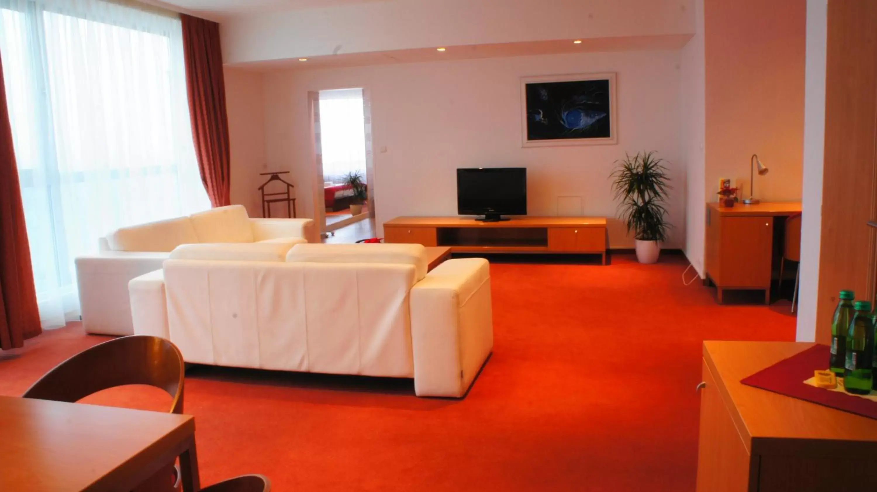 Living room, Seating Area in Avanti Hotel