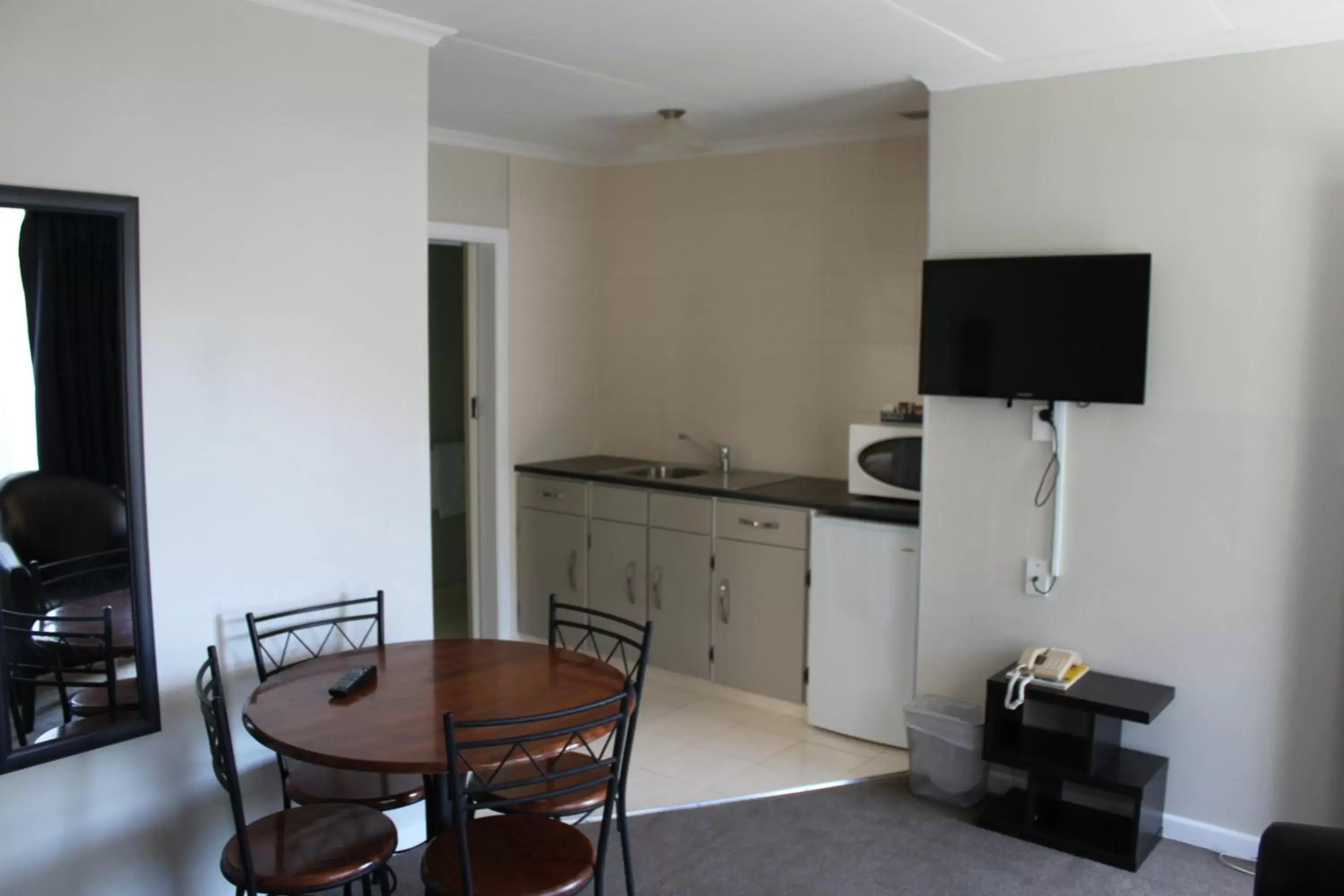 Kitchen or kitchenette in Picton Accommodation Gateway Motel