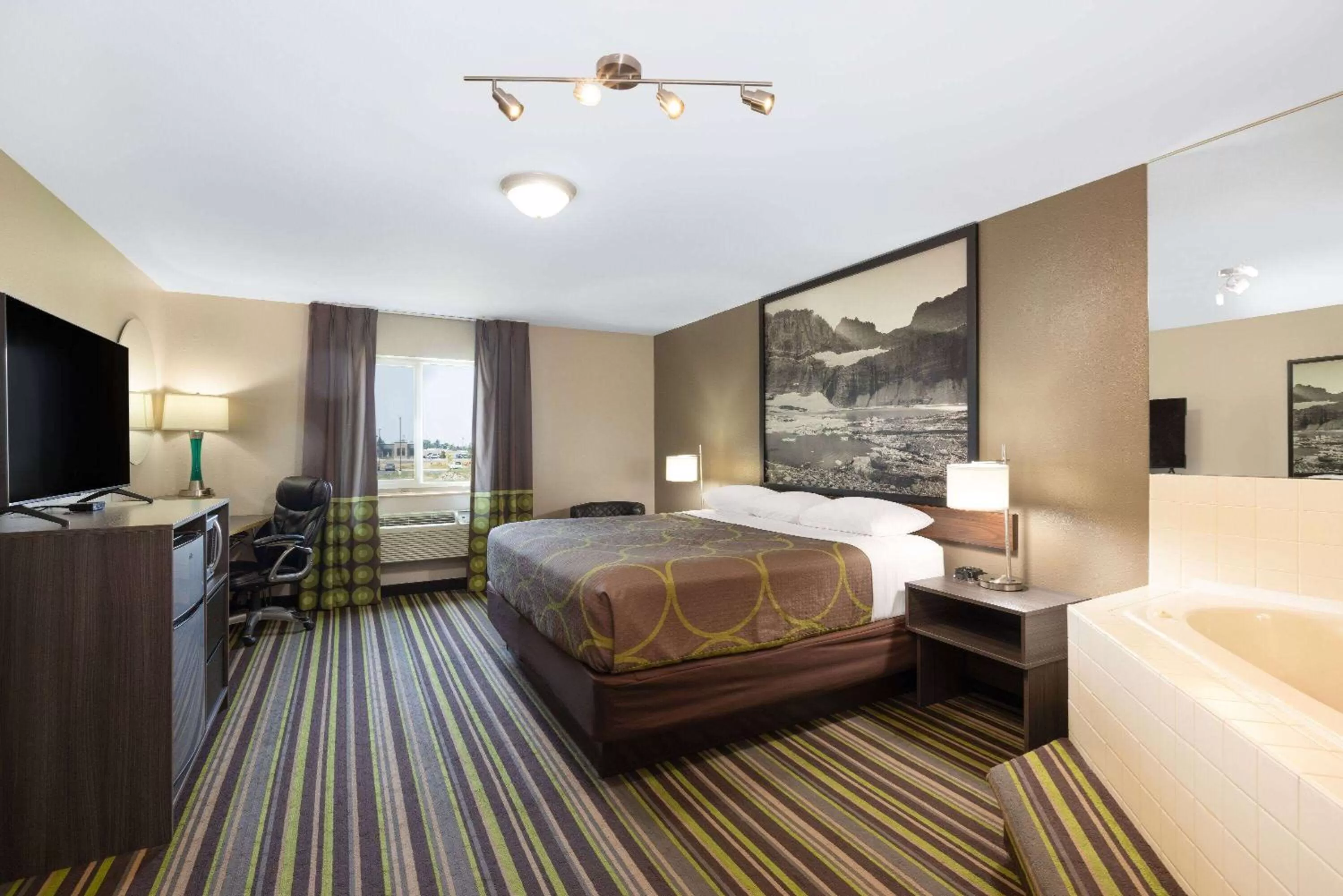 Photo of the whole room, Bed in Super 8 by Wyndham Belgrade/Bozeman Airport