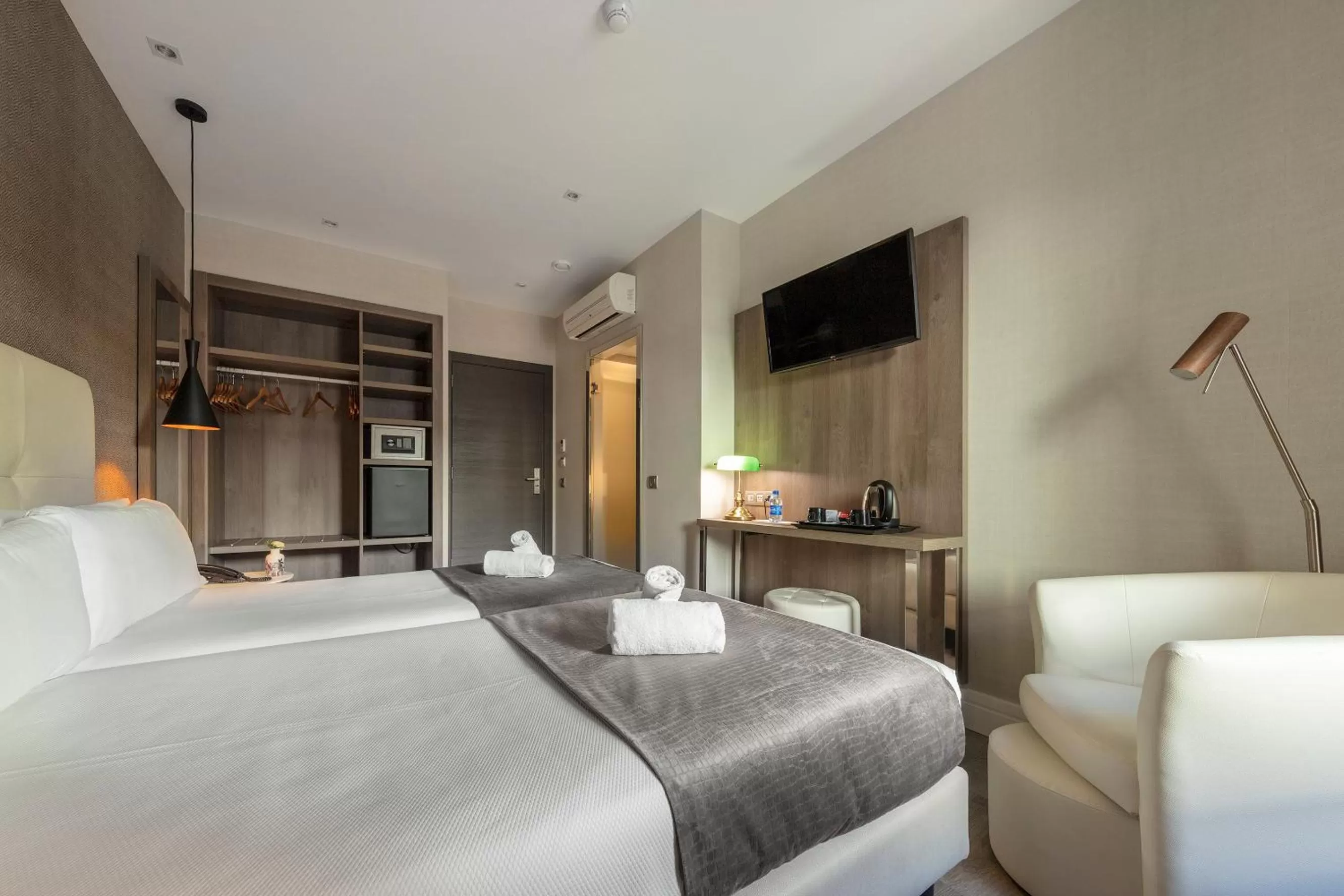 Photo of the whole room, Bed in Hotel Oasis