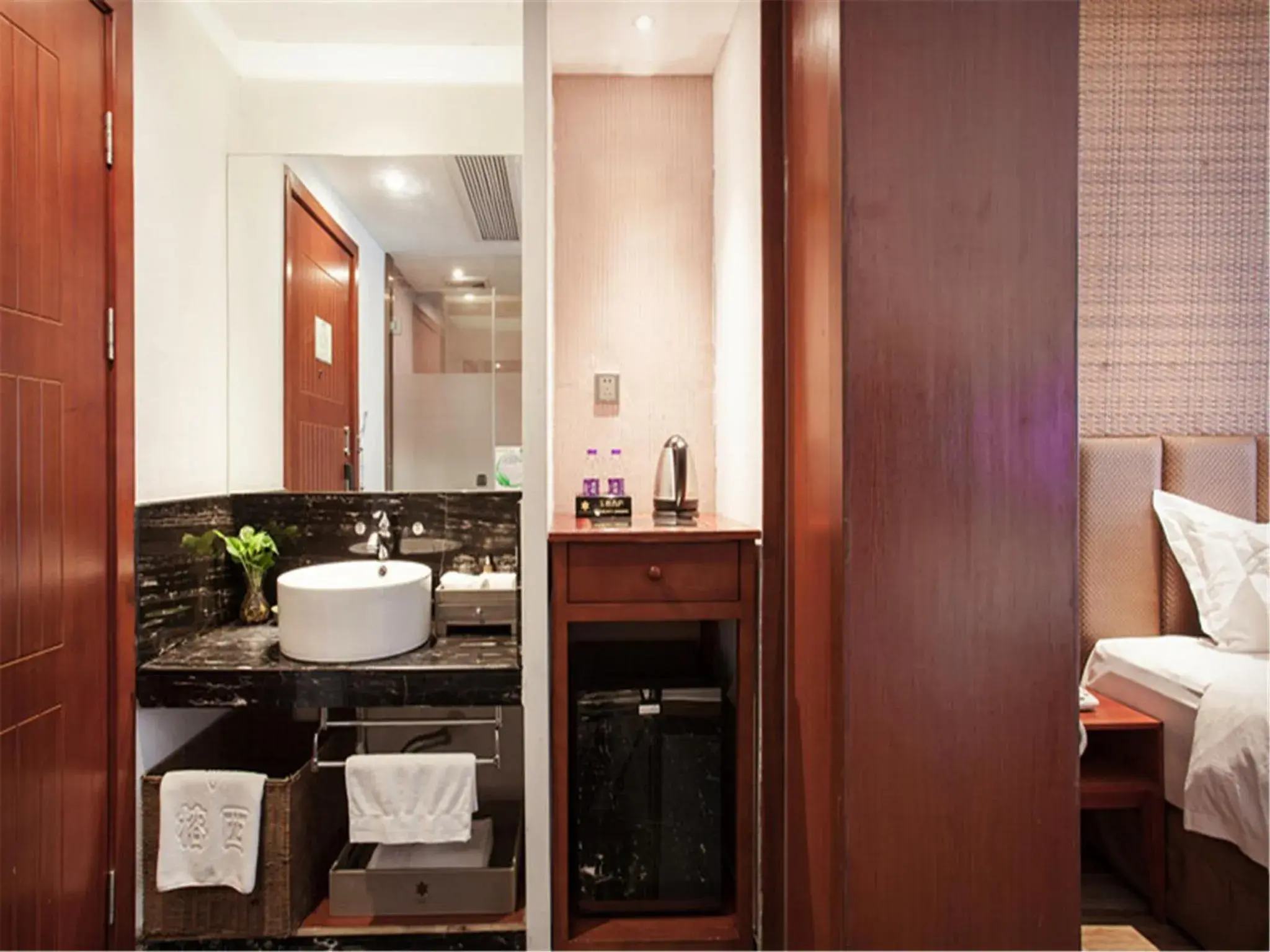 Bedroom, Bathroom in Yurong West-Lake-Cottage Holiday Hotel Hangzhou