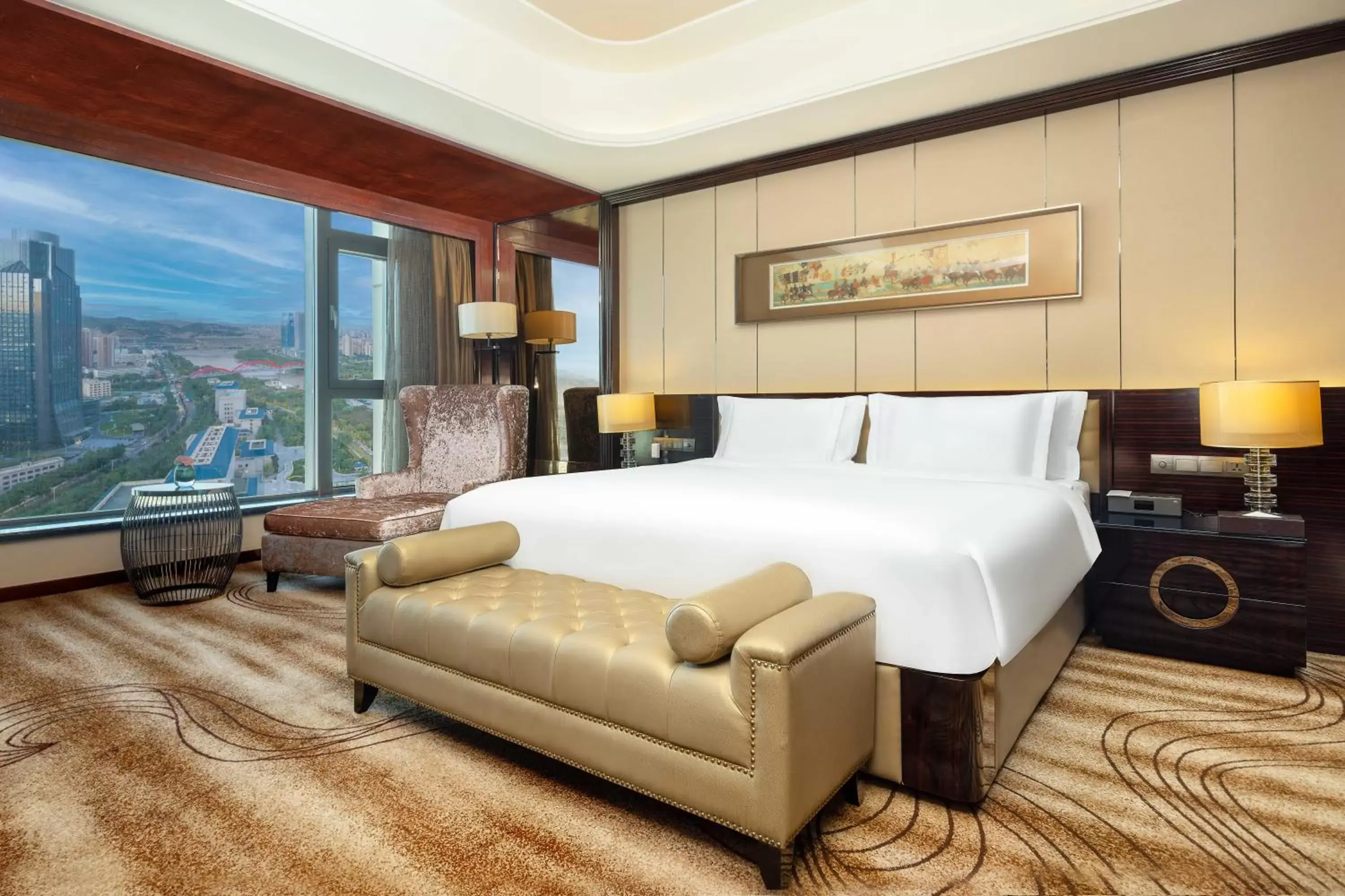 Bed in Crowne Plaza Hotel Lanzhou, an IHG Hotel