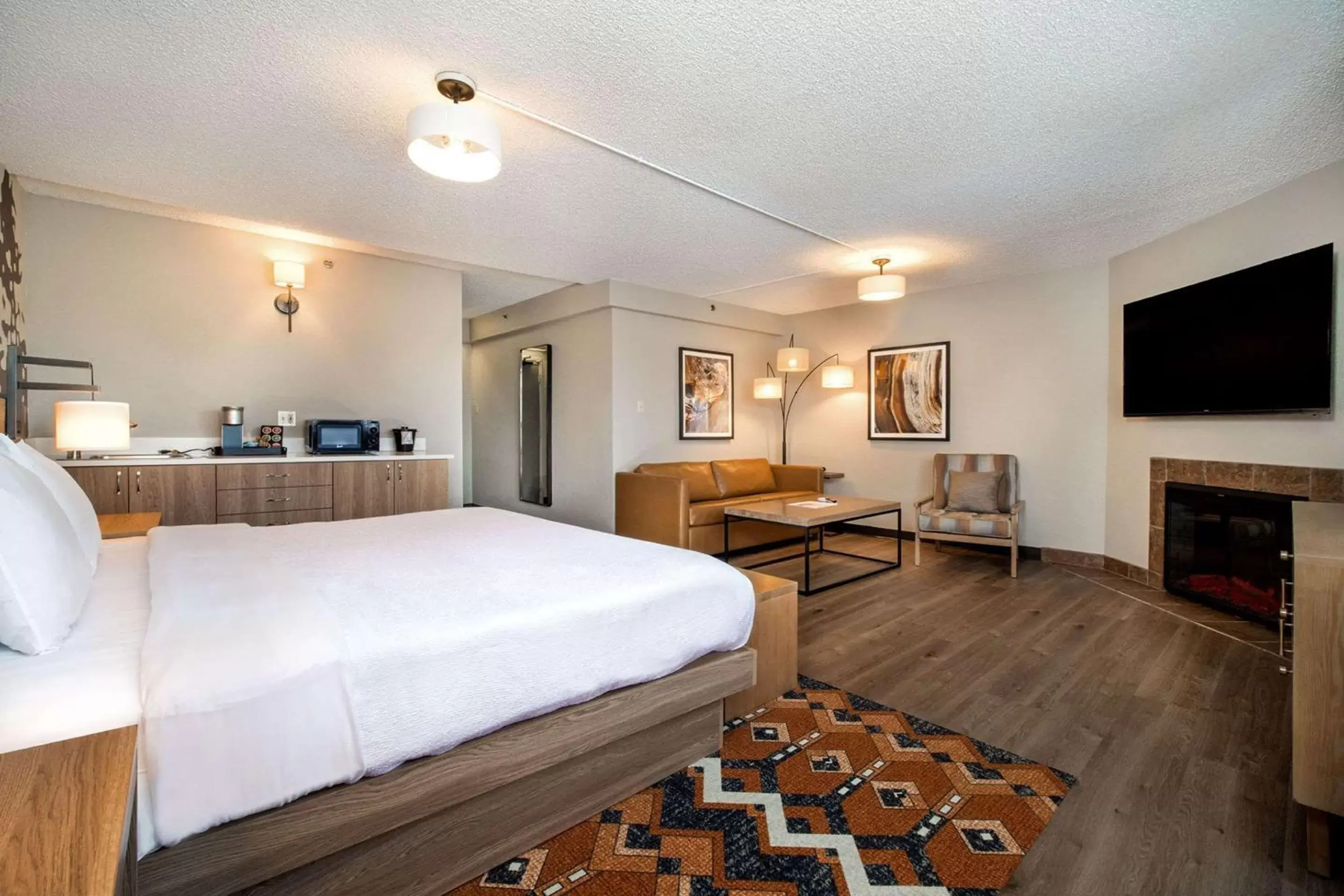 Bedroom in The Ridgeline Hotel, Estes Park, Ascend Hotel Collection