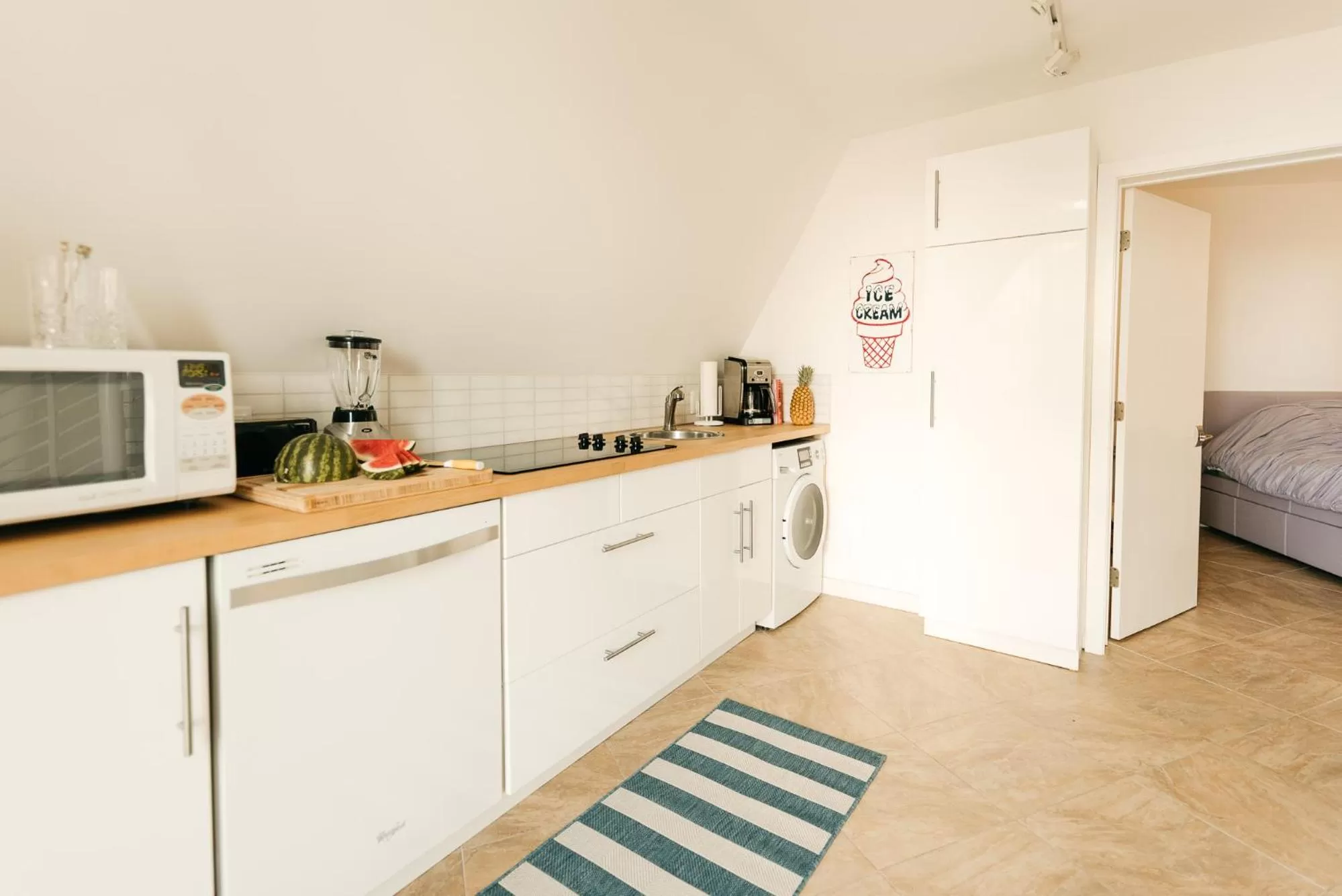 Kitchen or kitchenette in Pyramids in Florida