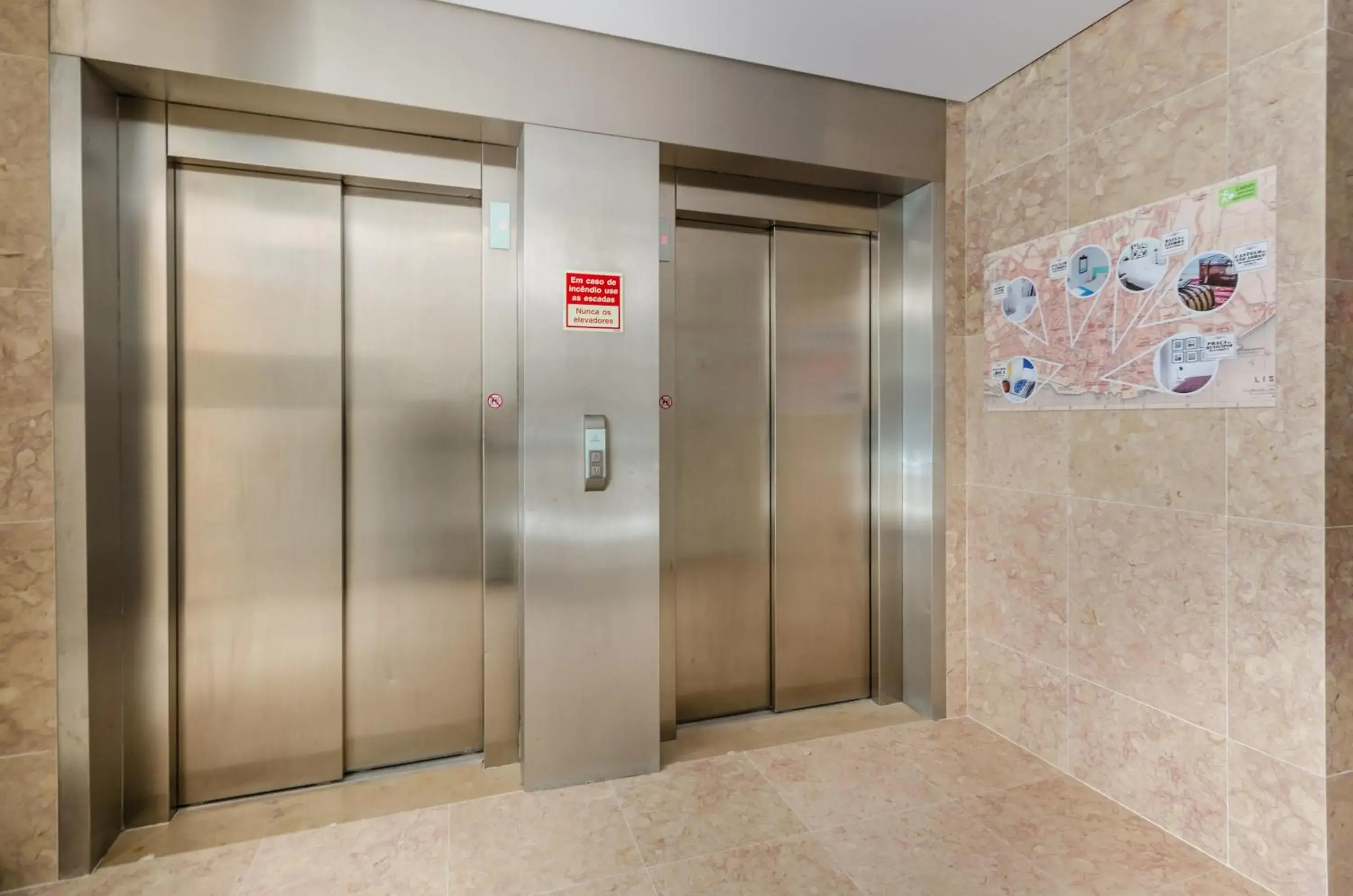 Lobby or reception, Bathroom in Lisbon Serviced Apartments - Liberdade