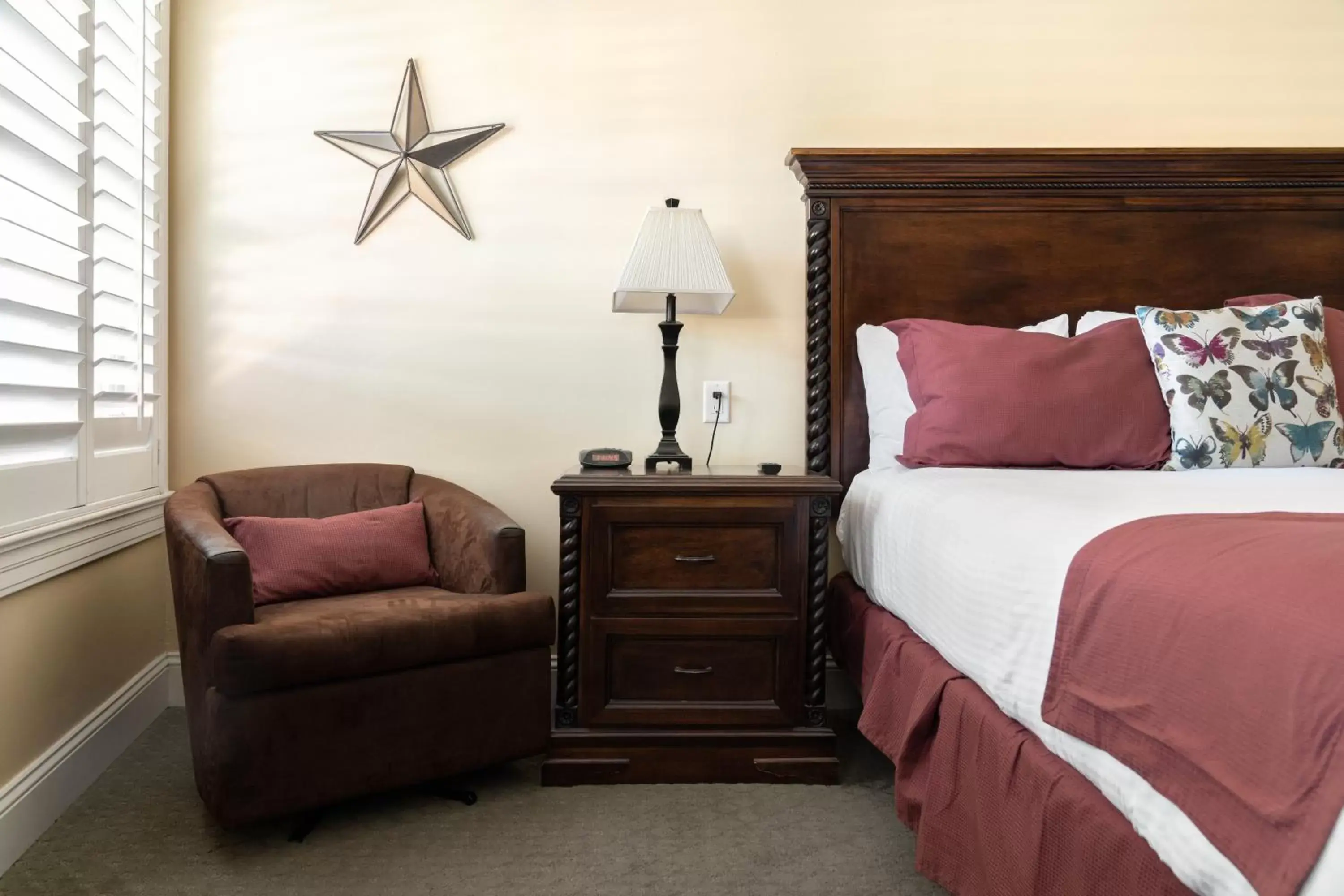 Bedroom, Bed in Historic Sonora Inn