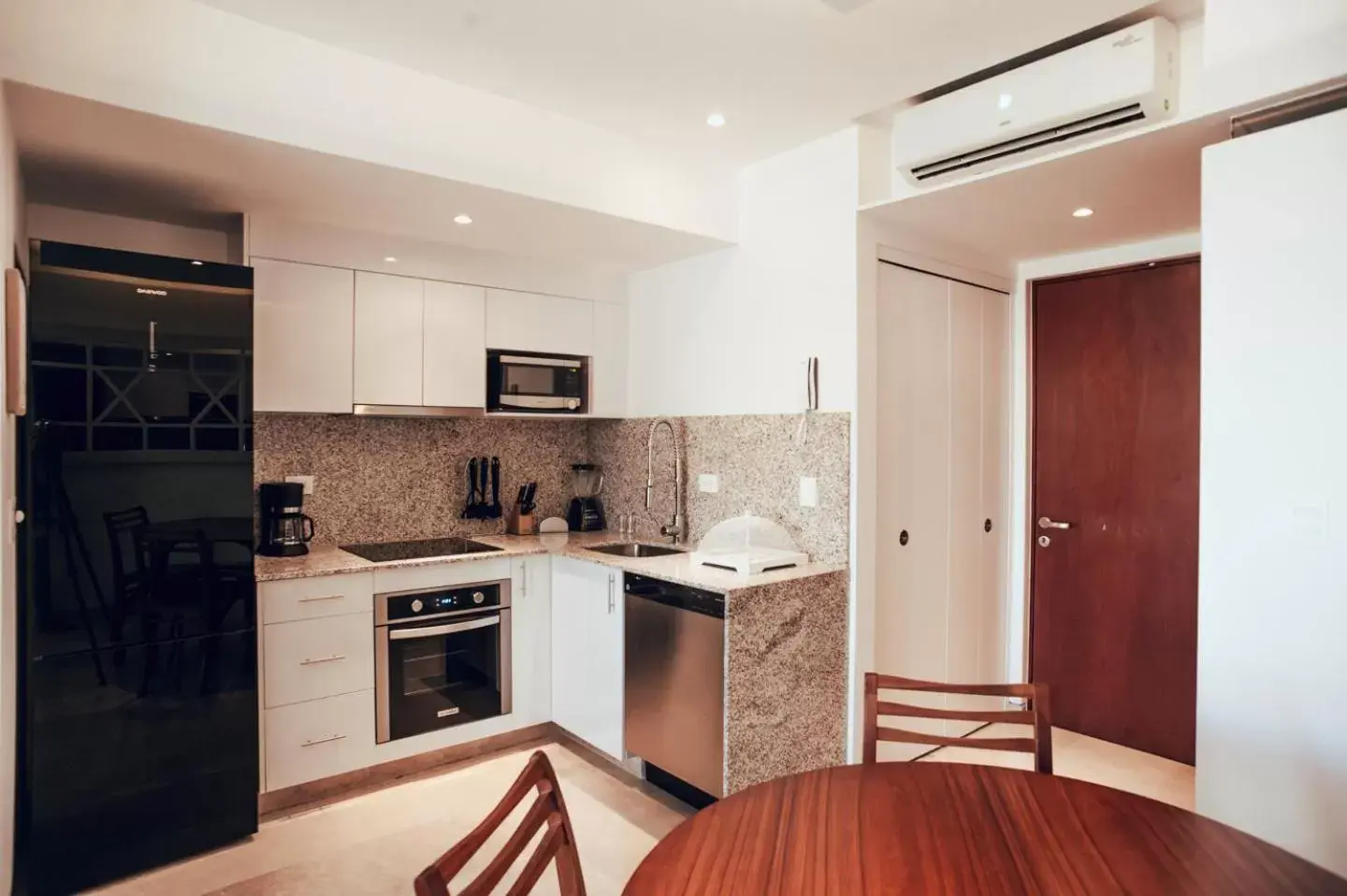 Kitchen or kitchenette, Kitchen/Kitchenette in Antera Hotel & Residences