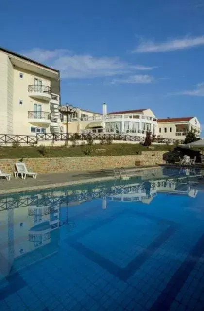 Swimming Pool in Hotel Αchillion Grevena