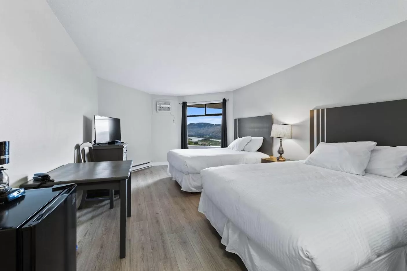 Photo of the whole room, Bed in The Vista Inn