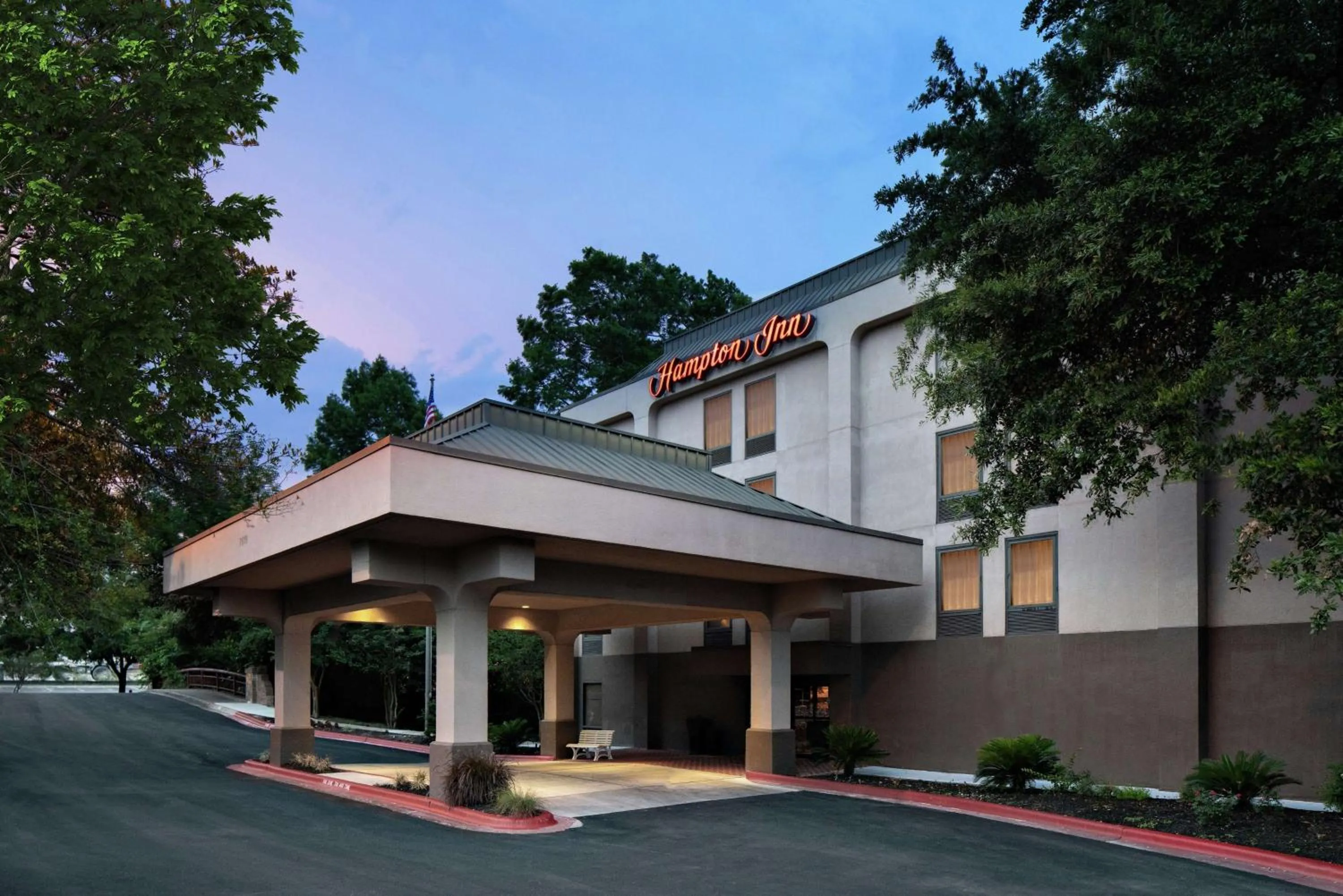 Property building in Hampton Inn Austin North