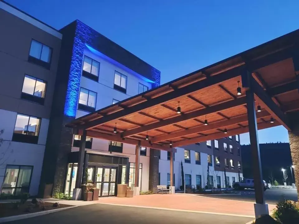 Property Building in Holiday Inn Express & Suites - The Dalles, an IHG Hotel