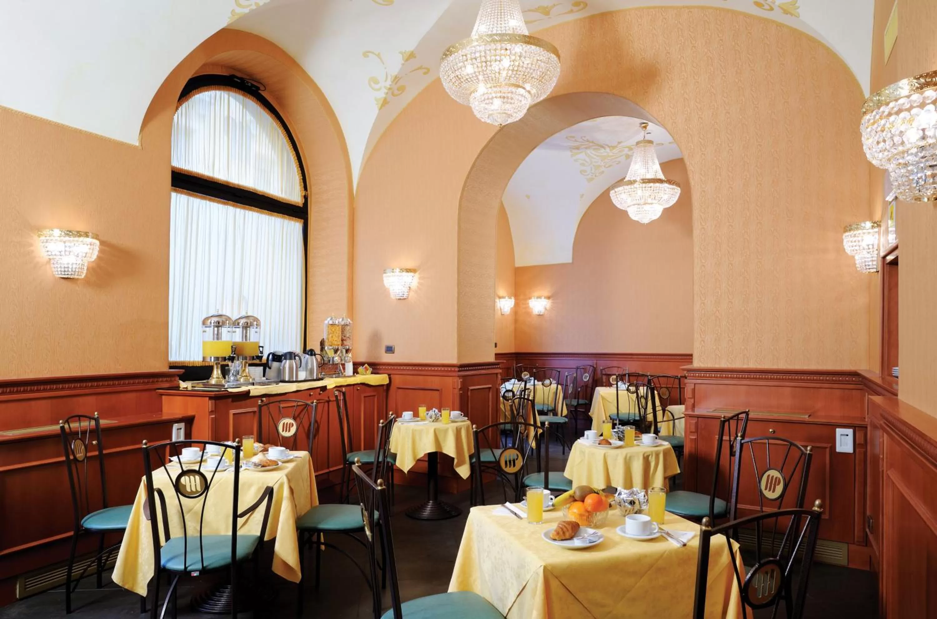 Restaurant/places to eat in Hotel Patria