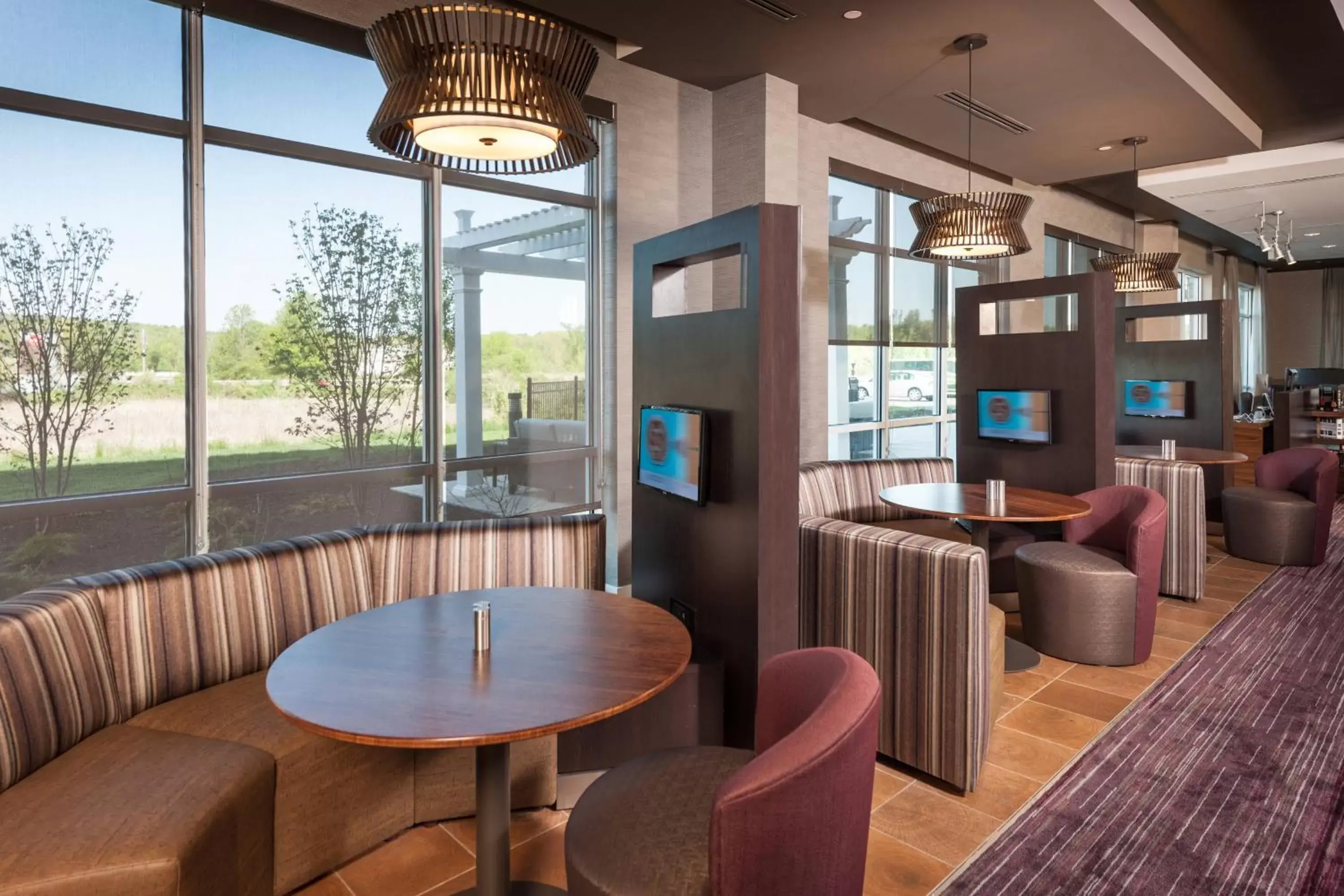 Restaurant/places to eat in Courtyard by Marriott Boston Littleton