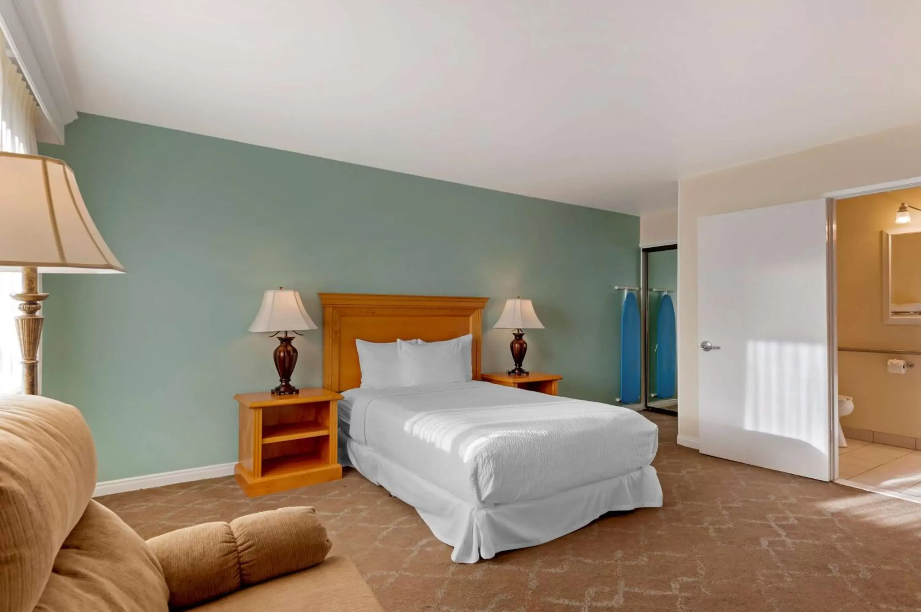 Bedroom, Bed in Best Western Plus Santa Barbara