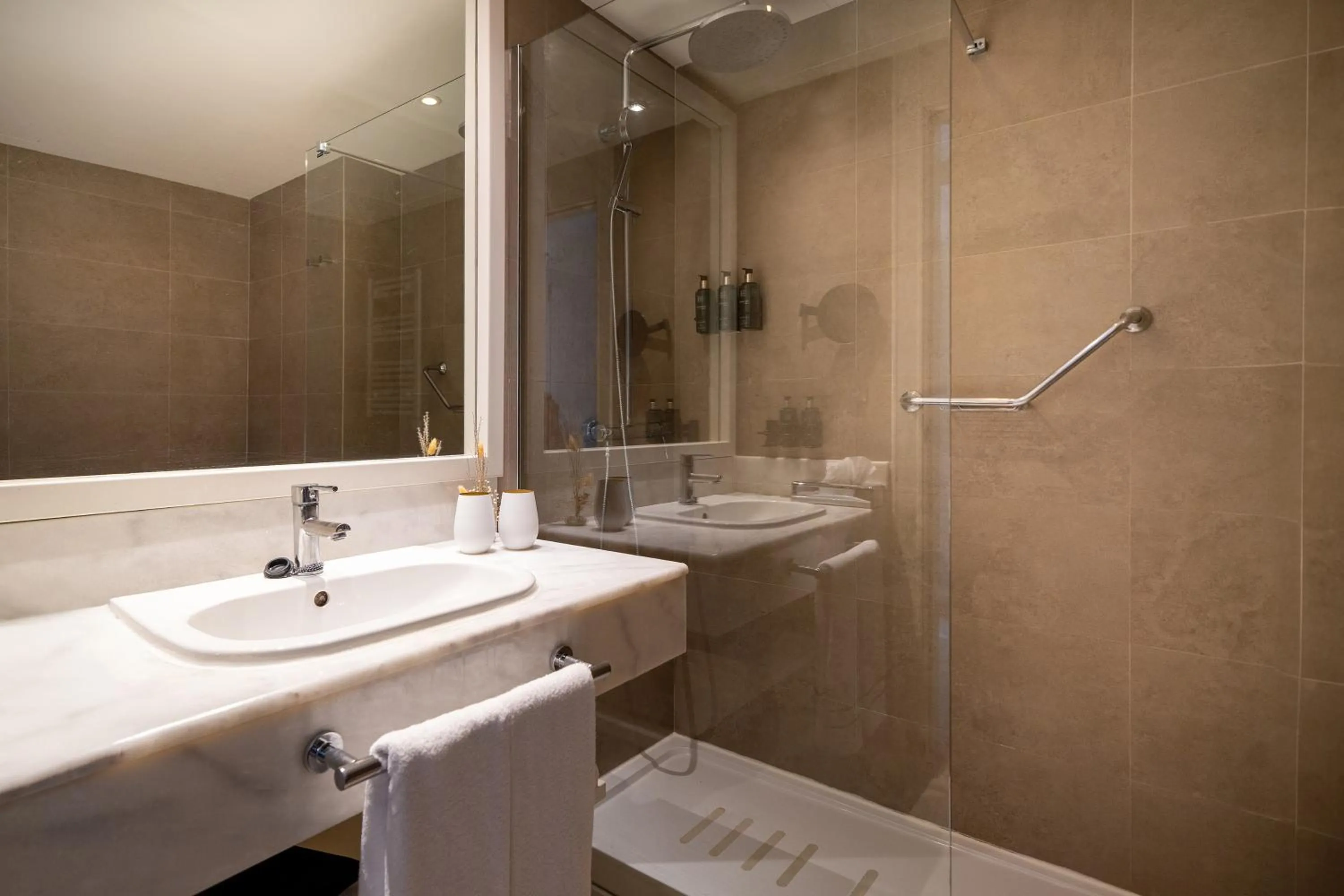 Shower in Meliá Cala Galdana