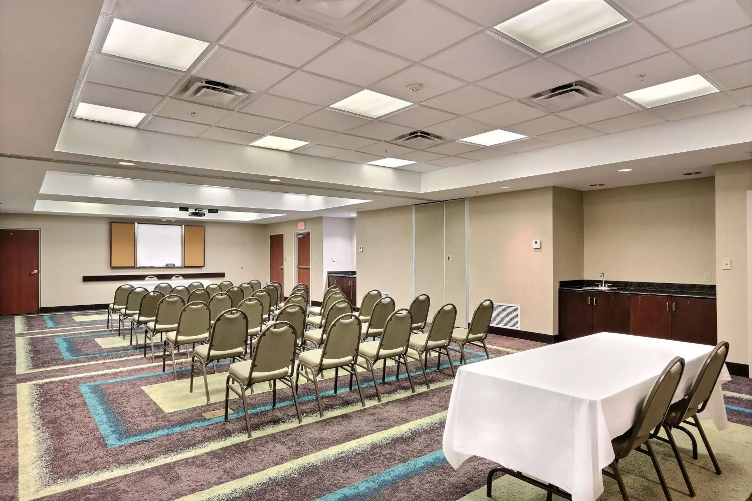 Meeting/conference room in Hampton Inn & Suites Savannah - I-95 South - Gateway