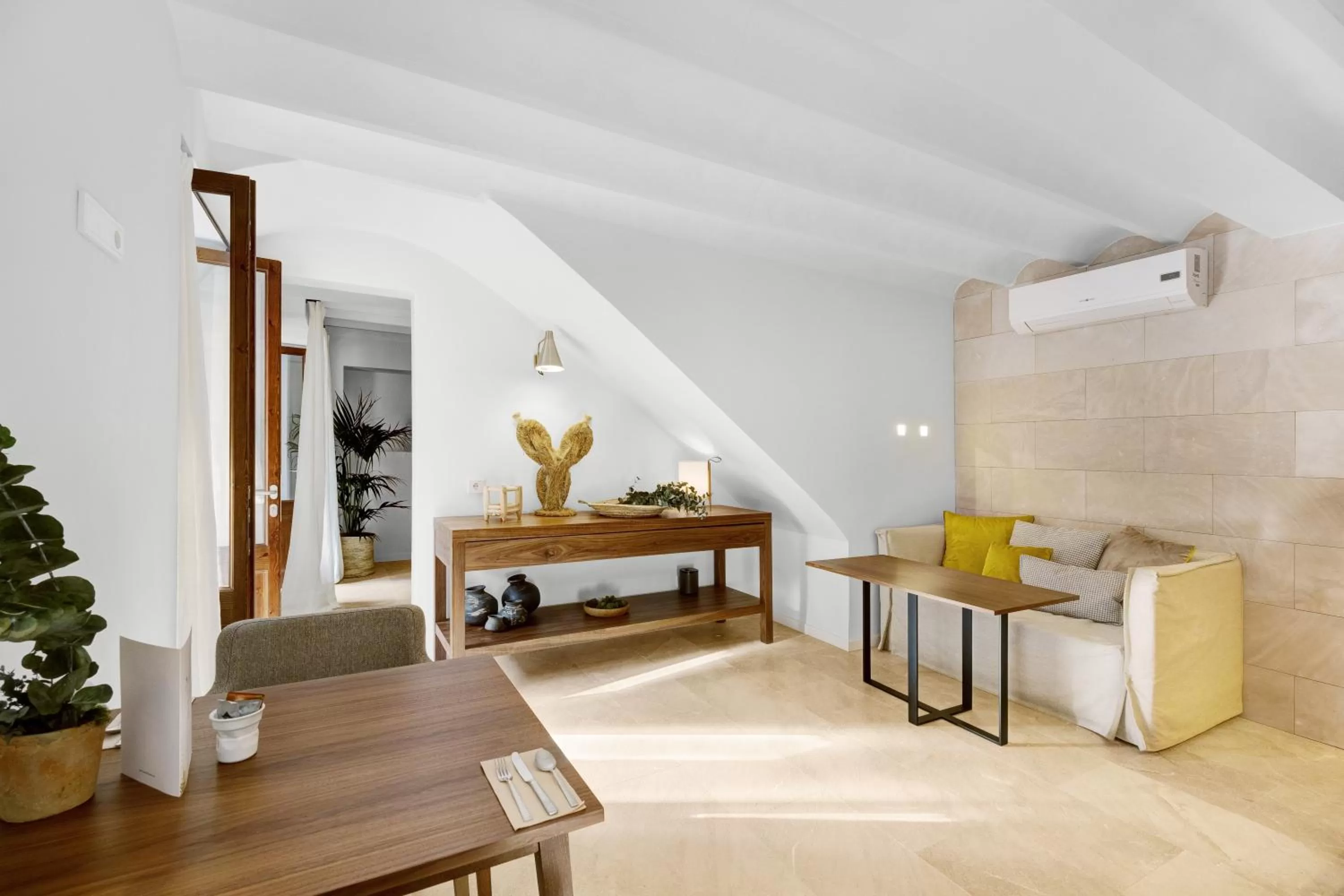 Dining area in L'Avenida