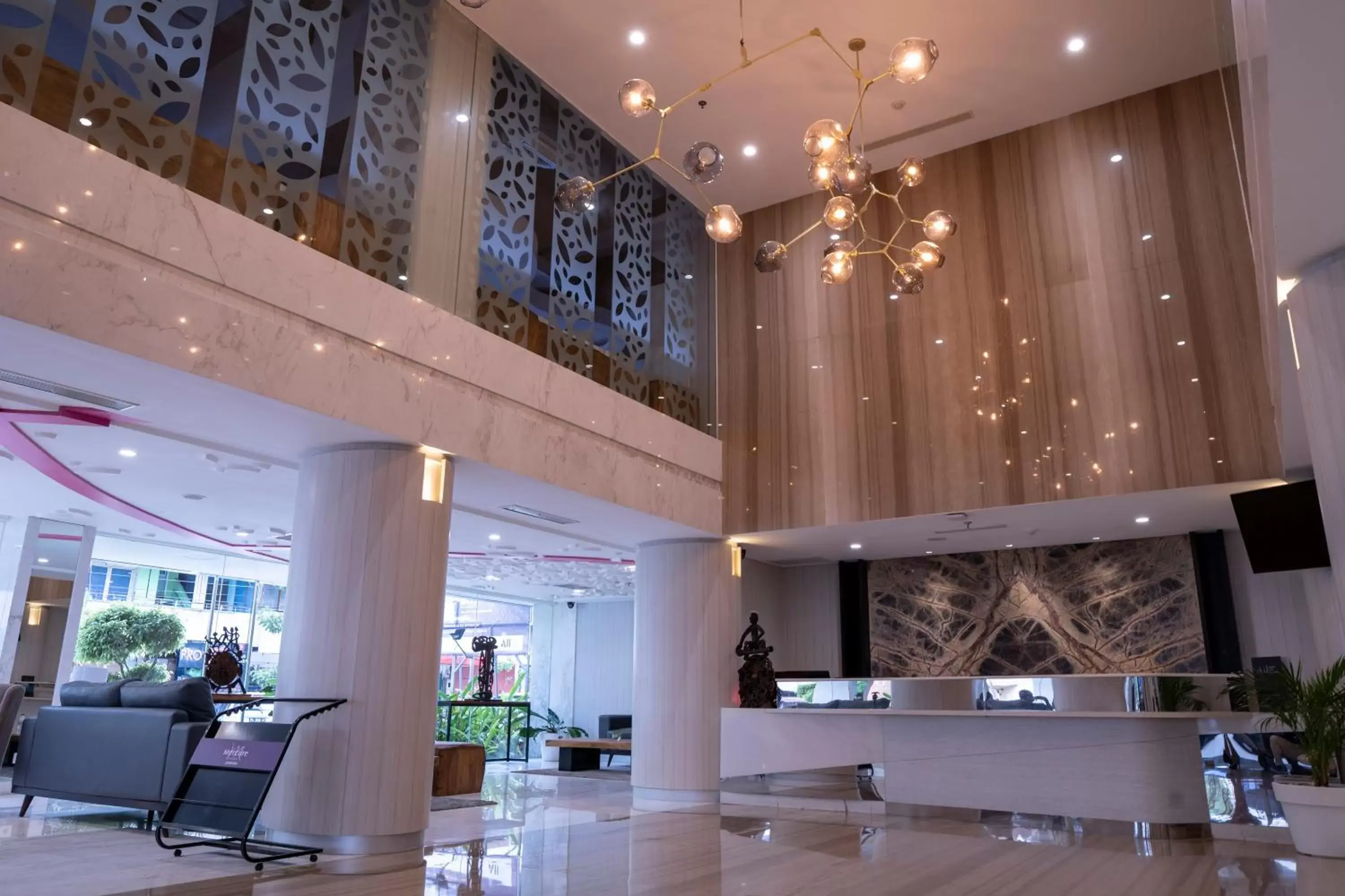 Lobby or reception, Restaurant/Places to Eat in Mercure Jayapura