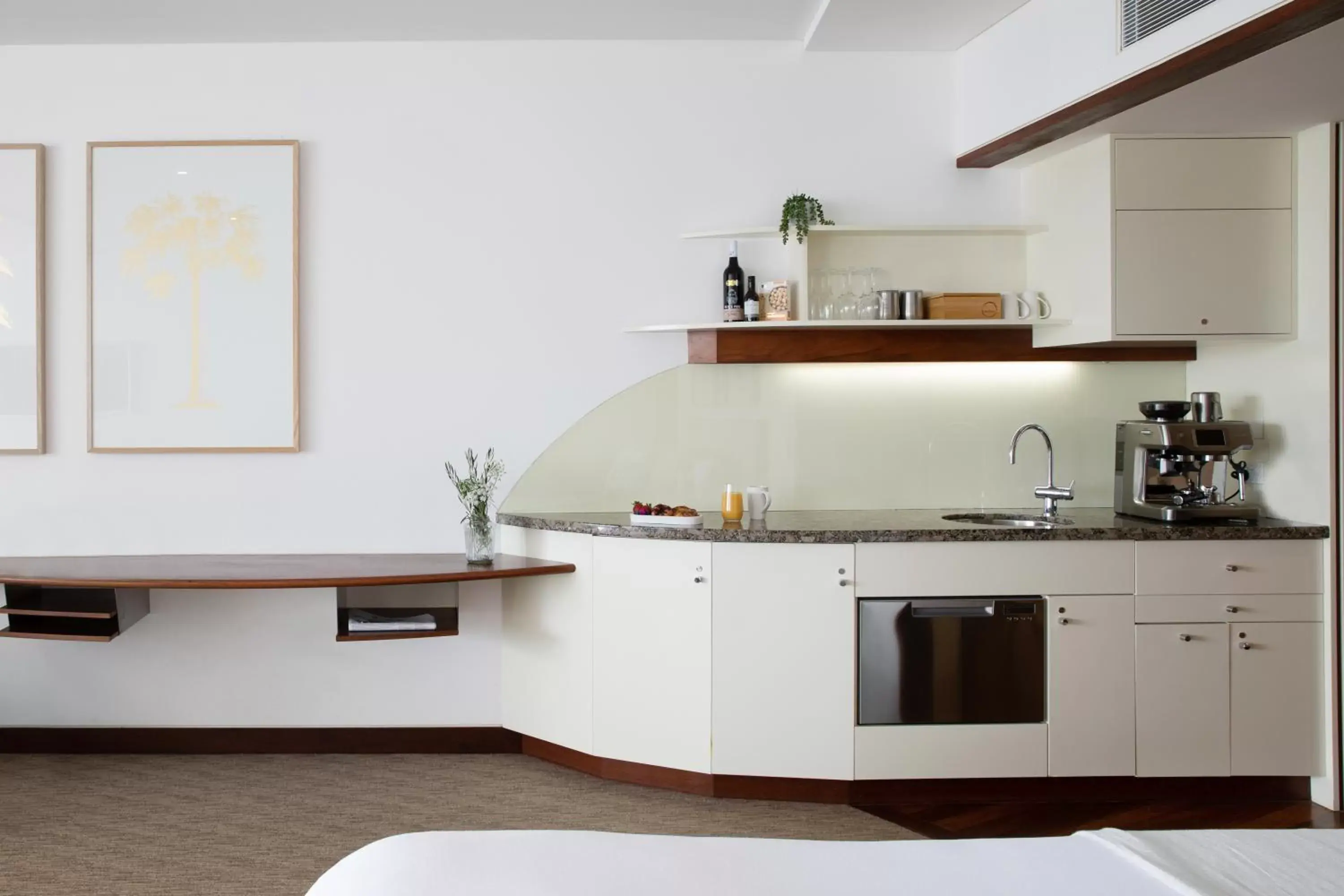 Kitchen or kitchenette, Kitchen/Kitchenette in Beach Suites