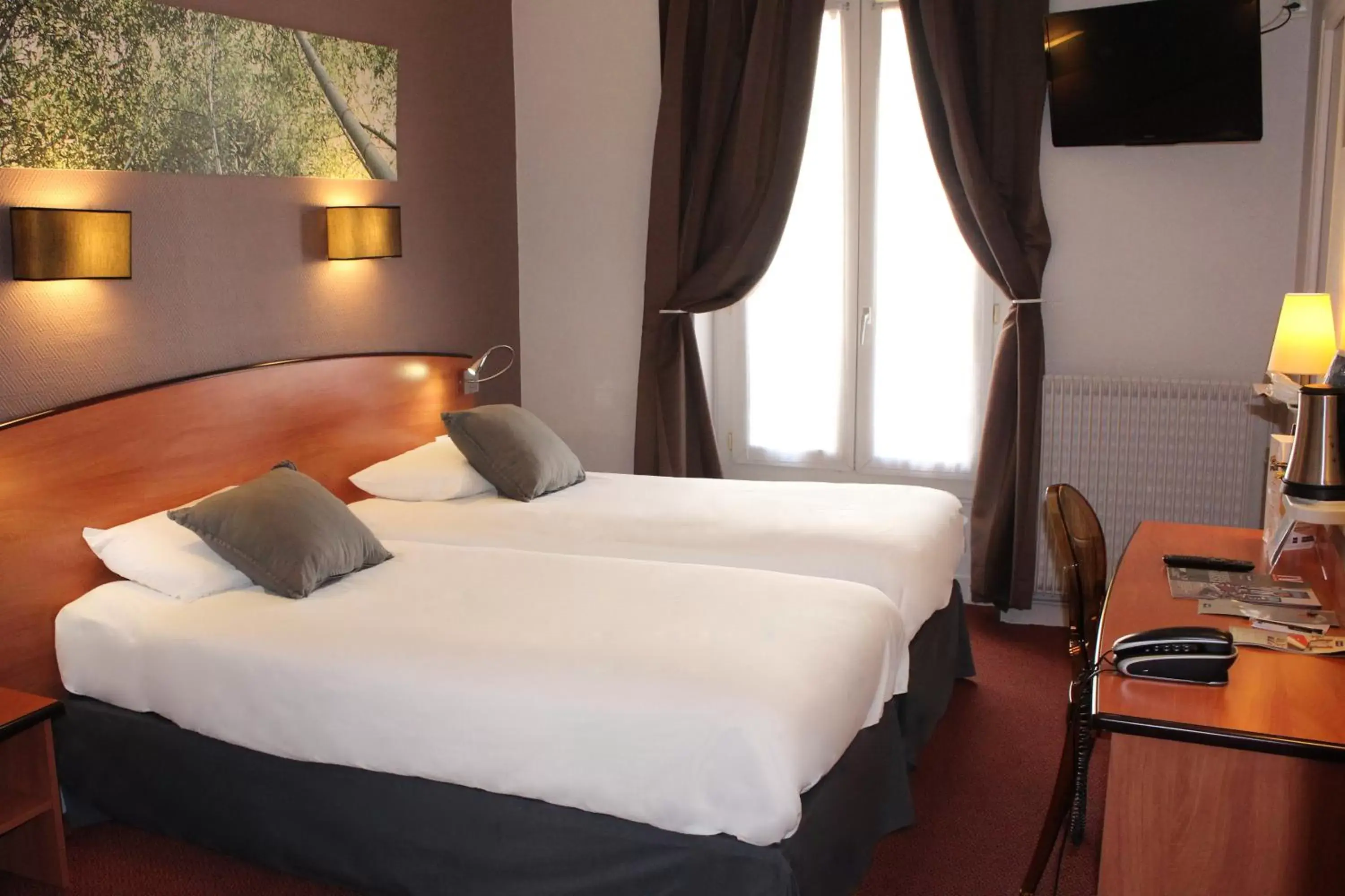 Bedroom, Bed in Kyriad Hotel XIII Italie Gobelins