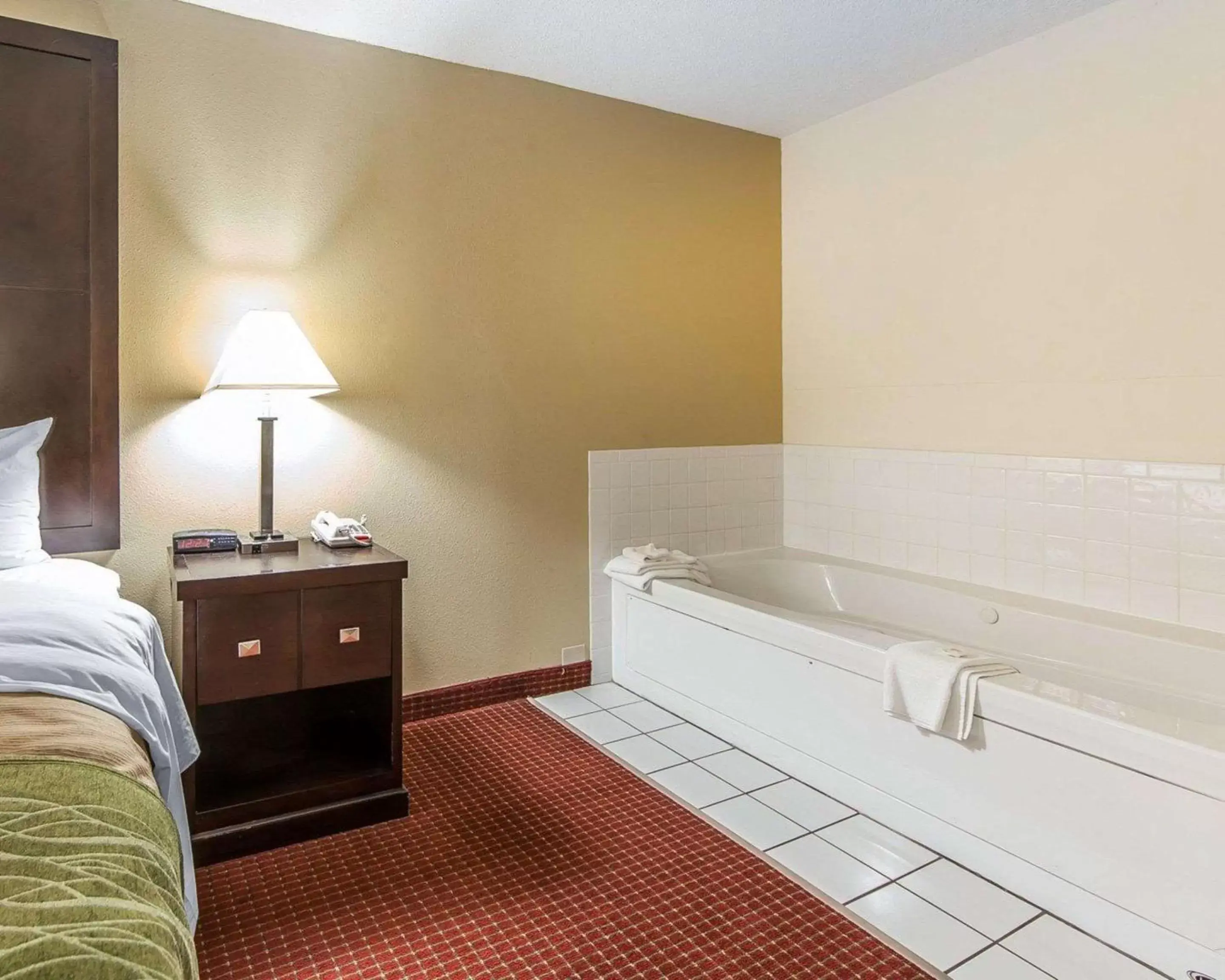 Photo of the whole room, Bathroom in Quality Inn & Suites Portsmouth