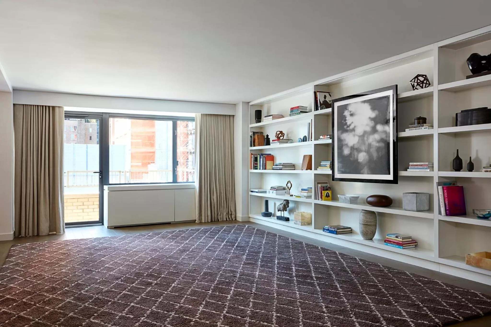 Photo of the whole room, Bed in Loews Regency New York Hotel