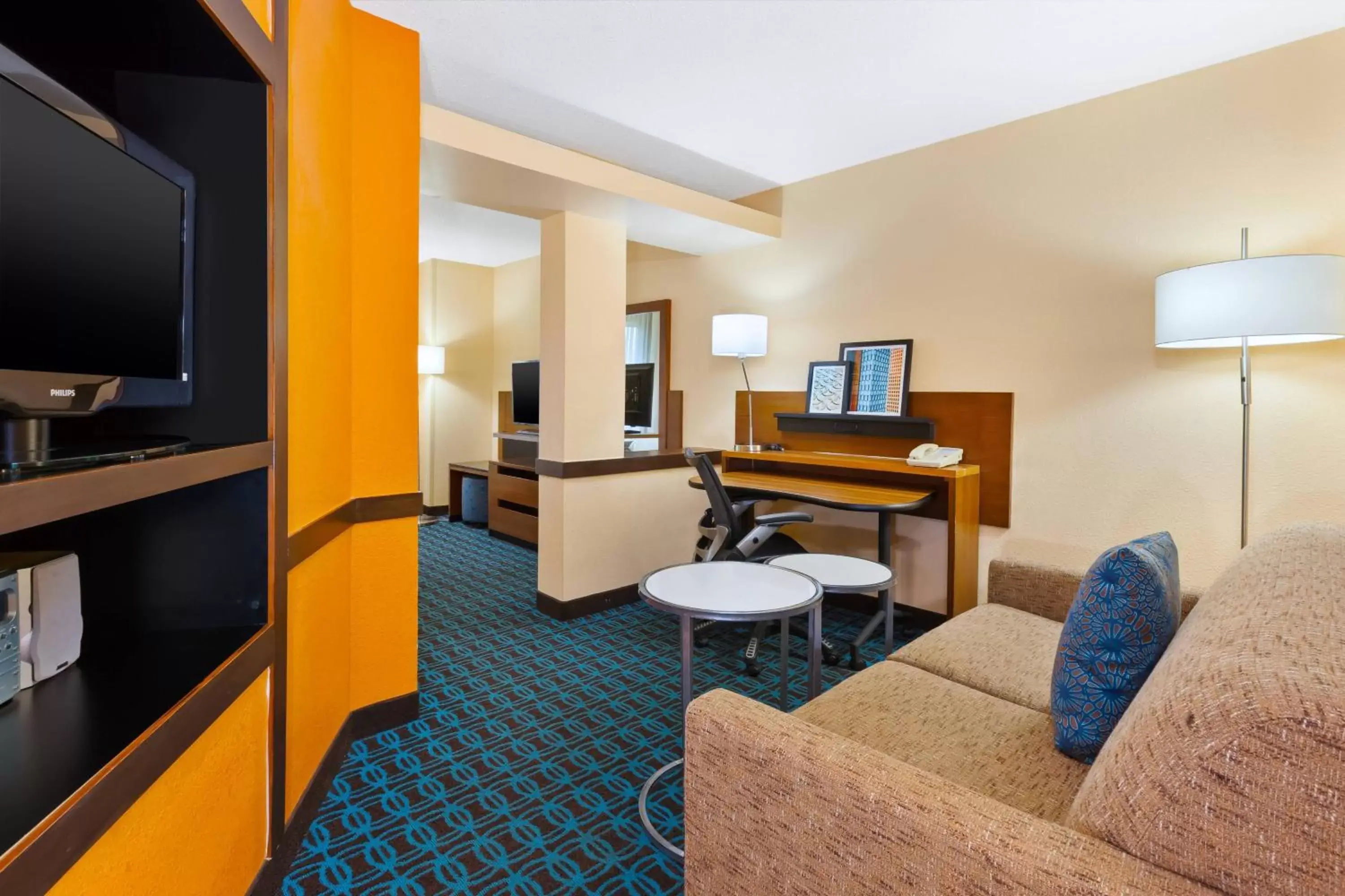 Photo of the whole room, TV/Entertainment Center in Fairfield Inn & Suites by Marriott Columbus East