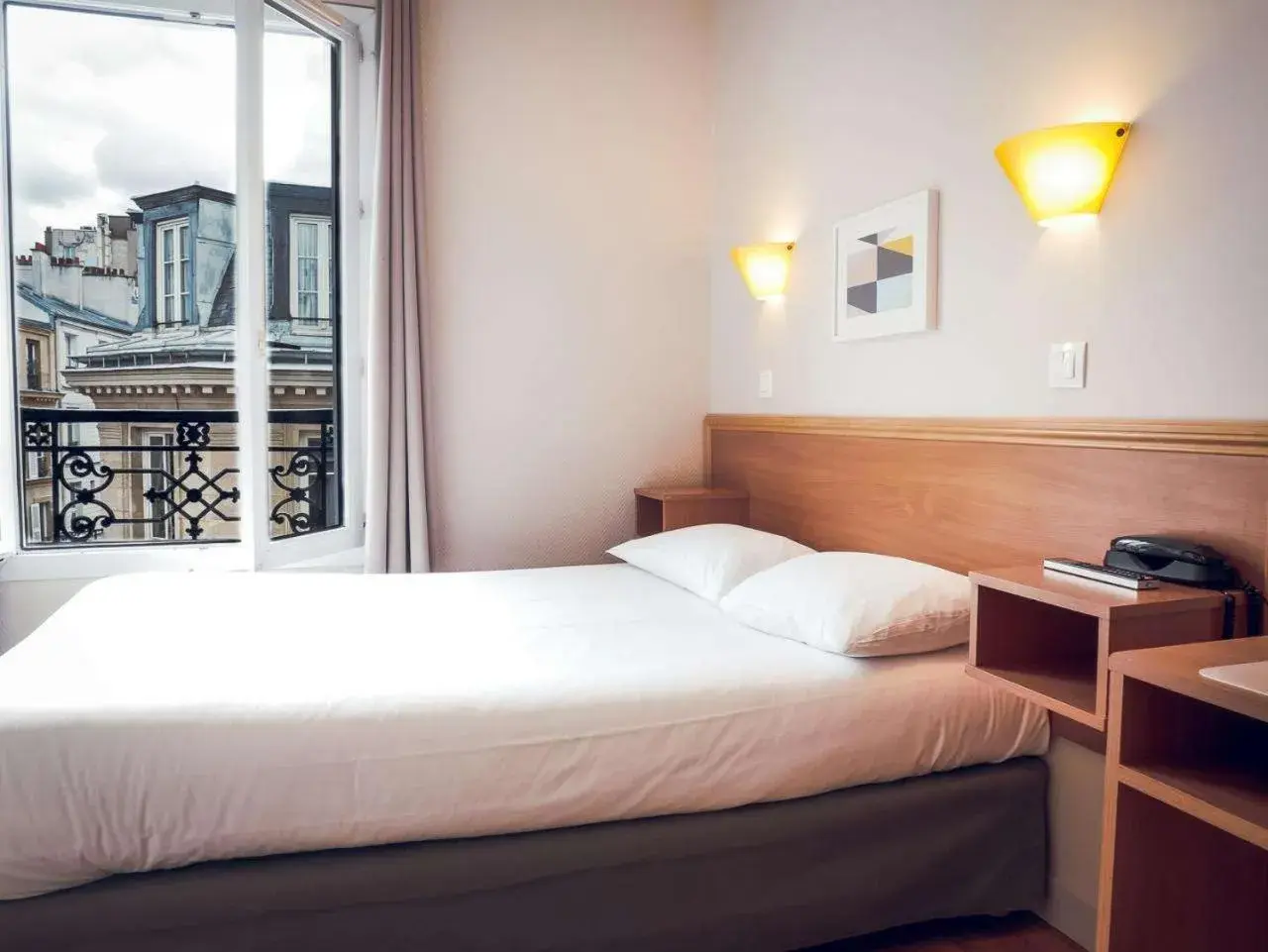 Bed in Bonséjour Montmartre