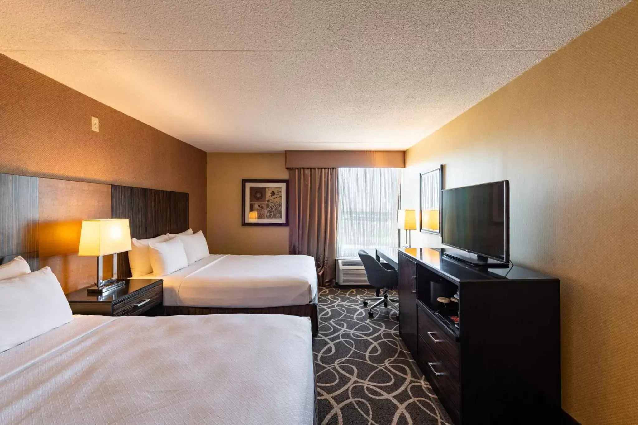 Photo of the whole room in Crowne Plaza Newark Airport, an IHG Hotel