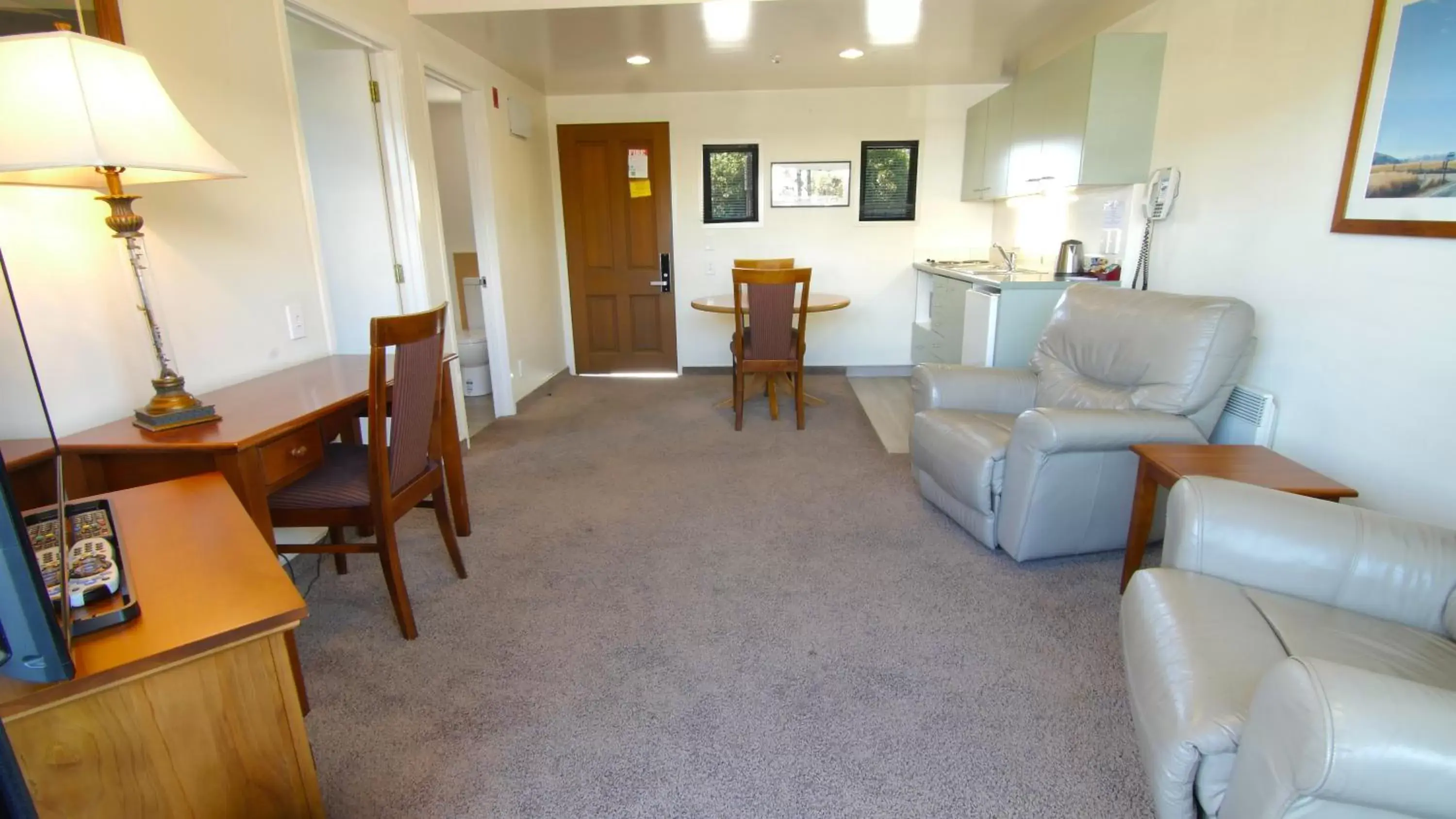 Bedroom, Seating Area in Country Glen Lodge